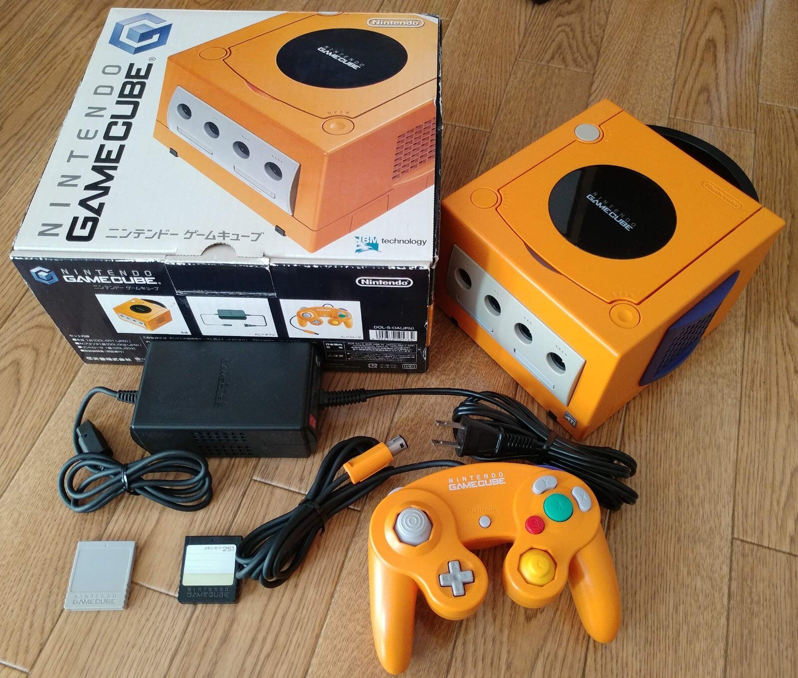 Nintendo Gamecube Console Orange (version 1) with 2 memory cards (Japan import)