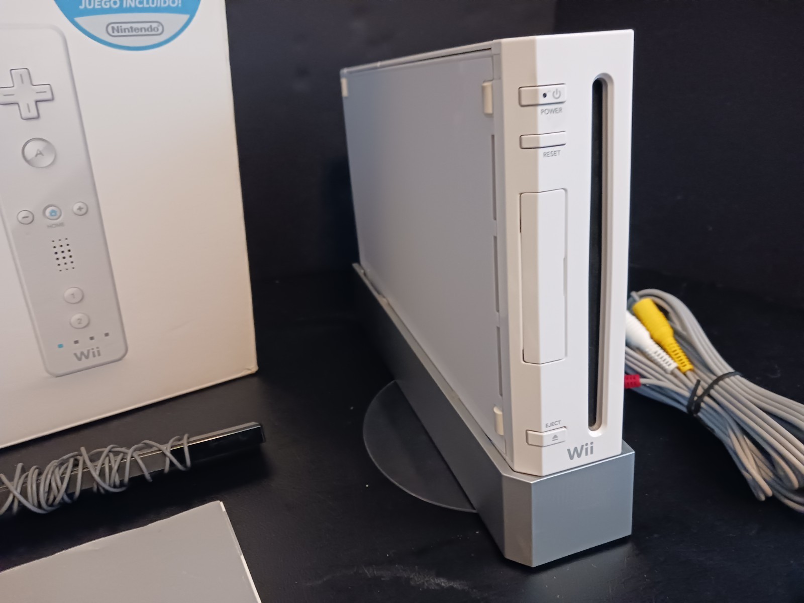 Nintendo Wii Console White Complete In Box CIB with Wii Sports Bundle – Tested!