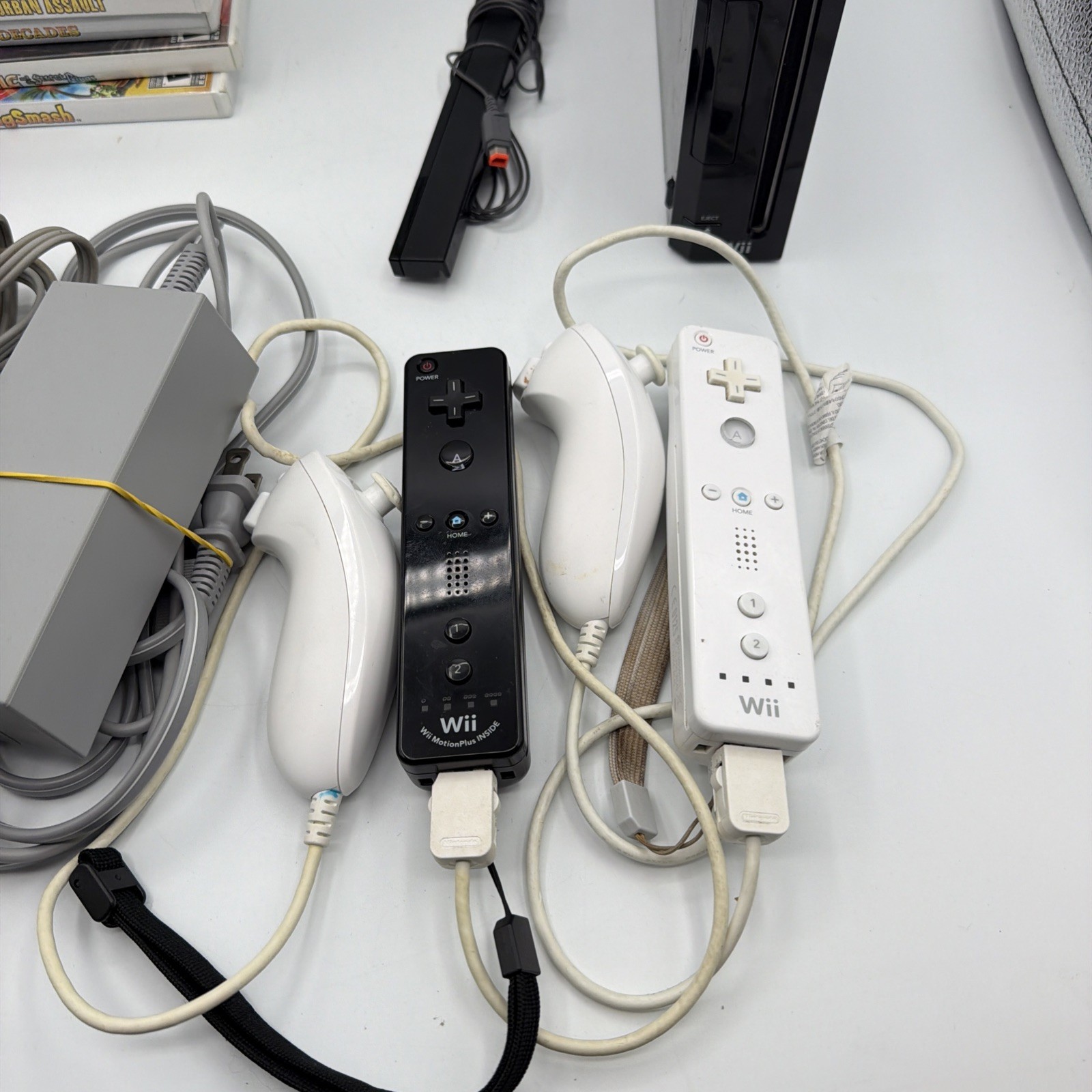 Nintendo Wii RVL-001 Console Bundle 2 Controllers 2 Nunchucks 16 Games Tested