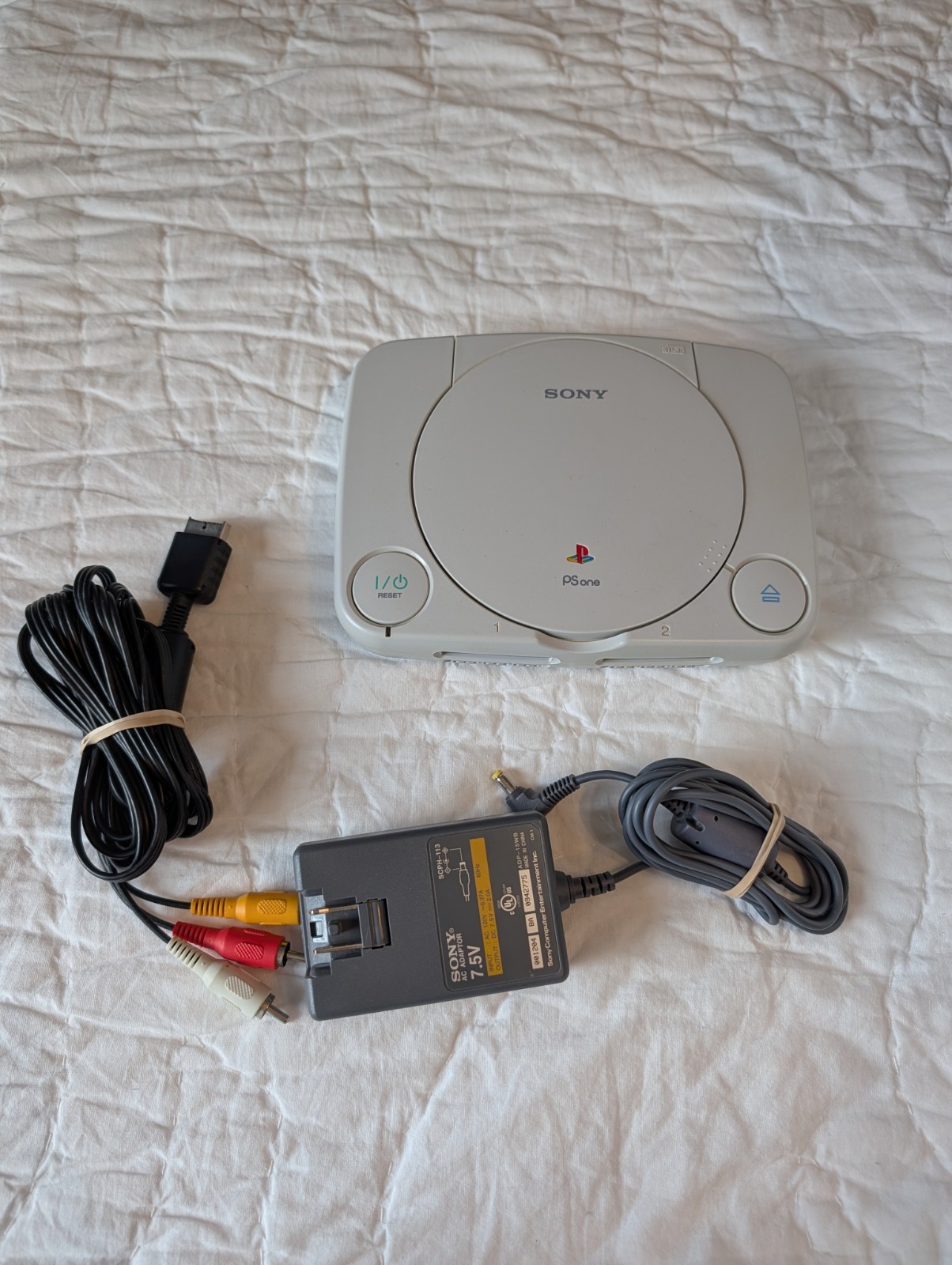 Sony PlayStation 1 Gray Console(turns on but will not read disc)
