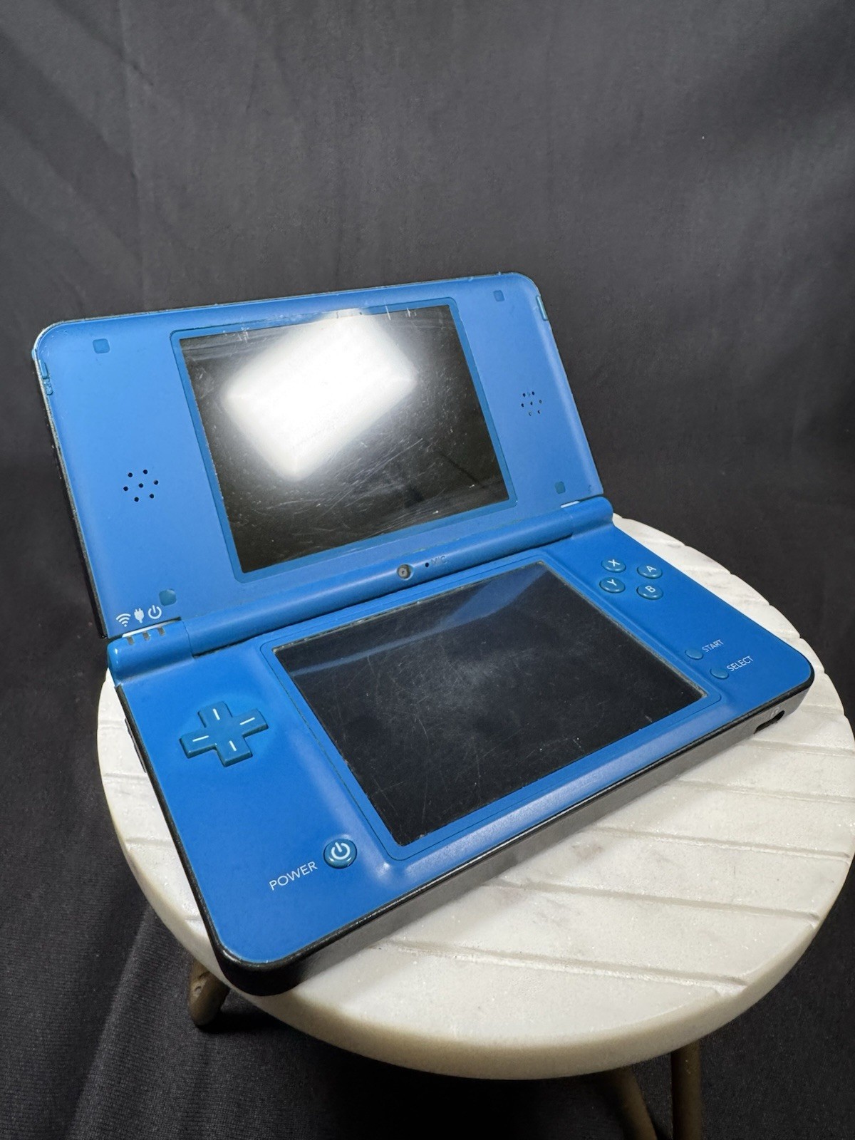 Nintendo DSi XL Handheld Console Midnight Blue Dual Screen with Charger