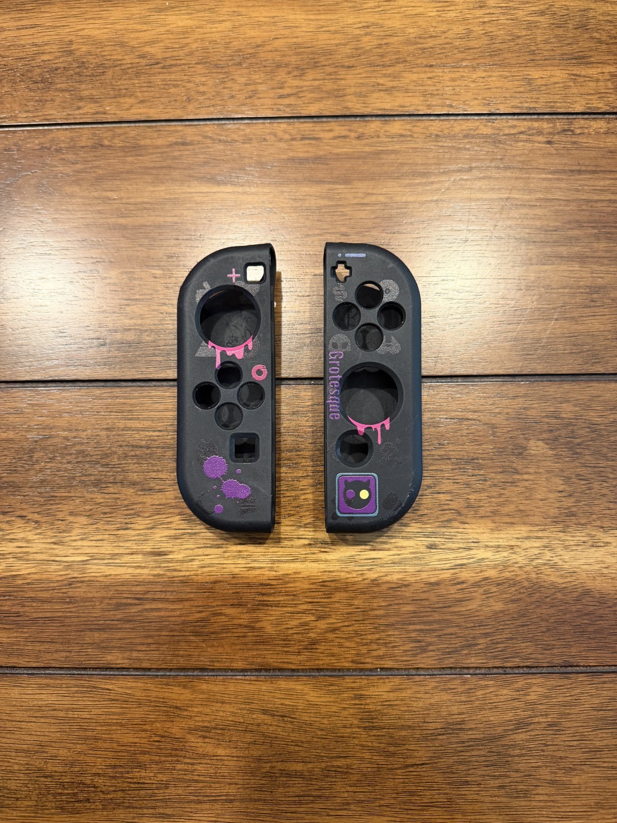 Nintendo HEGSKABAA Switch – OLED 64GB, with Neon Red & Blue Joy Con-very Good