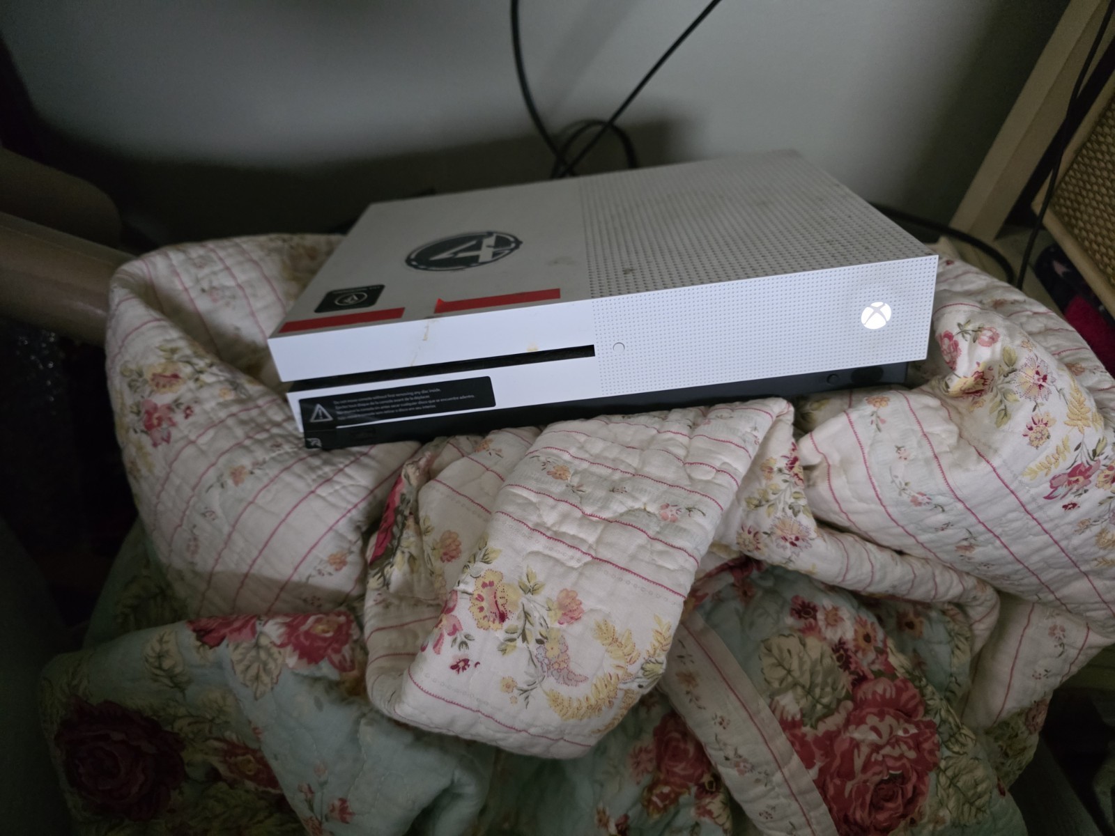 Microsoft Xbox One S Video Game Console White Model 1681 with Controller