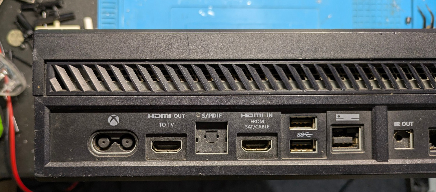 Microsoft Xbox One 1540 500GB Console Tested and WORKING
