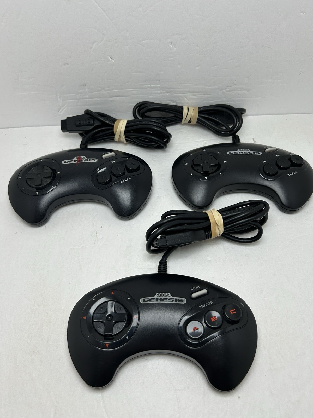 Sega Genesis System Model 1601 Console System Bundle – Tested and Works. READ !!