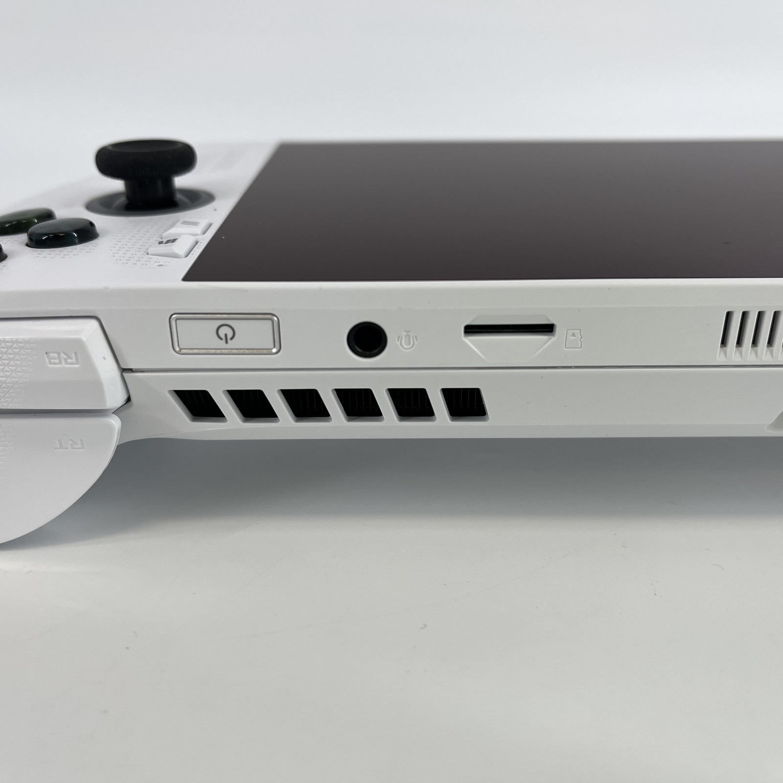 Asus ROG Xbox Ally Handheld Console White 512GB w/ Charger – Excellent