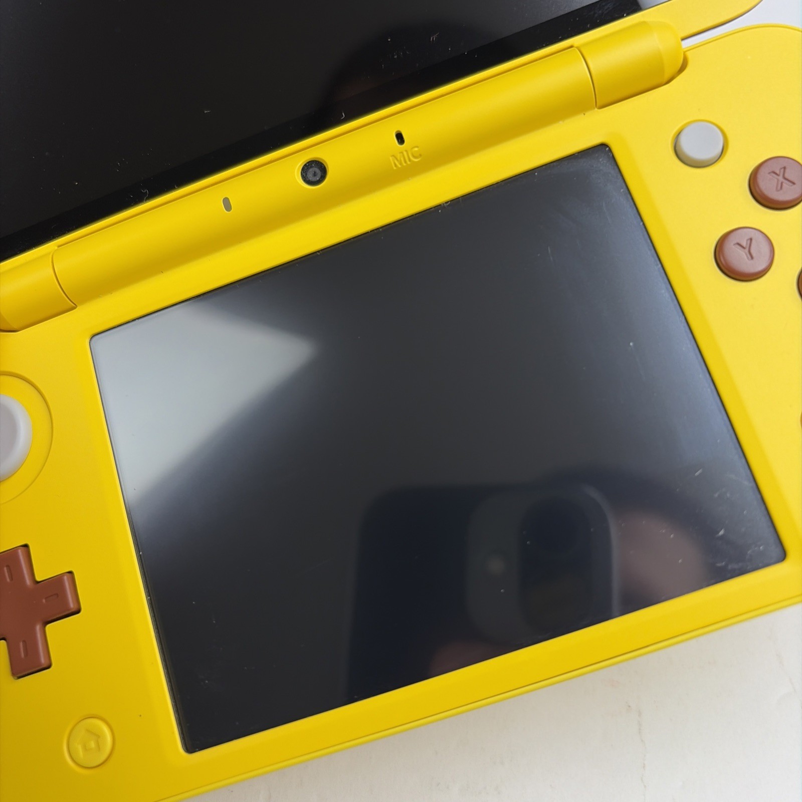 Nice! Nintendo New 2DS XL Pikachu Edition US Model W Charger Stylus