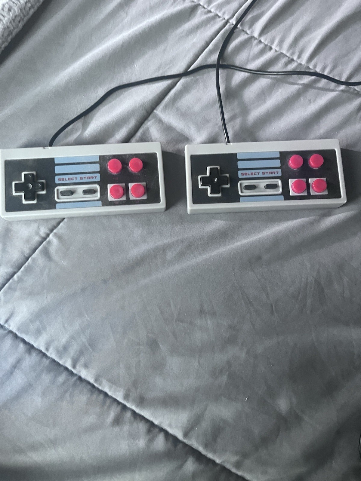 Nintendo NES Entertainment System Microconsole 512MB w/ 2 Controllers AV & AC