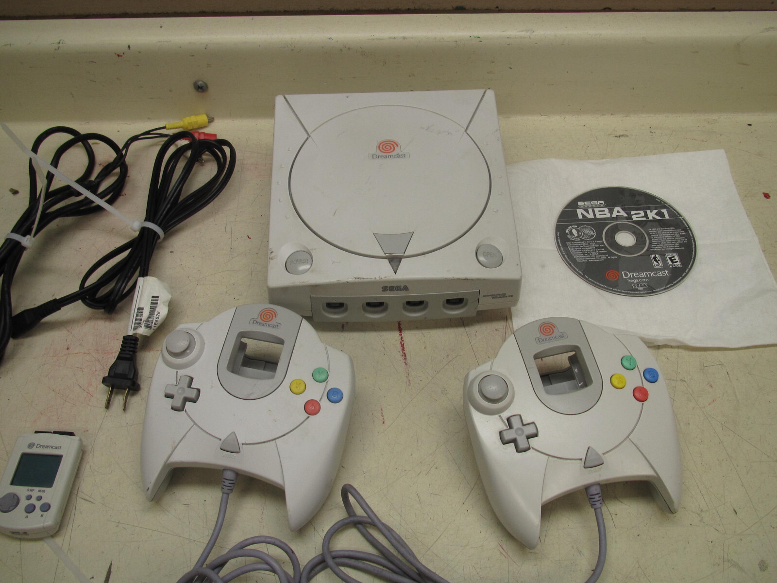 Sega Dreamcast HKT-3020 System Console Bundle w/ Cables 2 Remotes & Memory Card