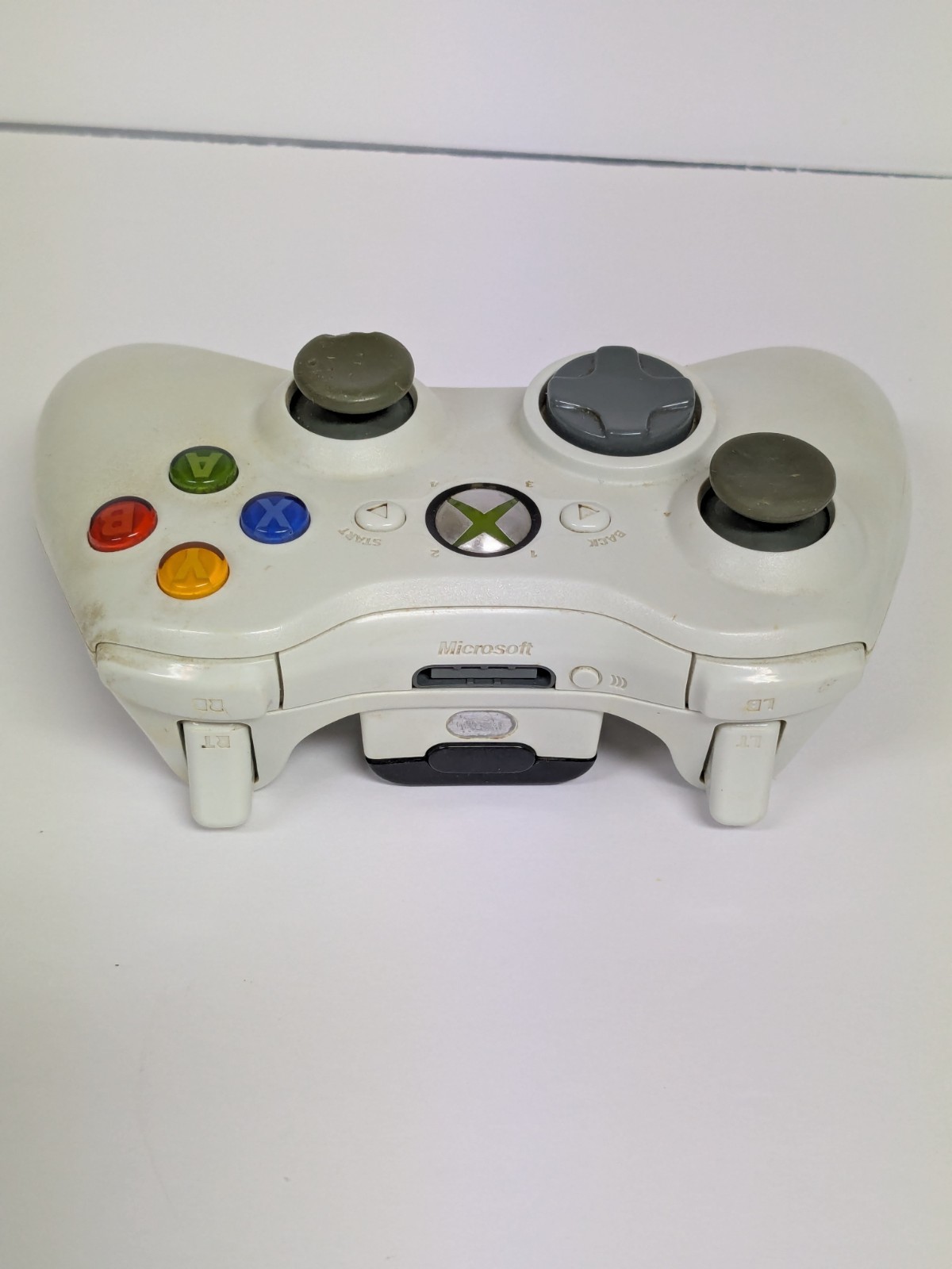 Microsoft Xbox 360 Slim Console 4GB Kinect Bundle – 3 Games -Kinect Adventures