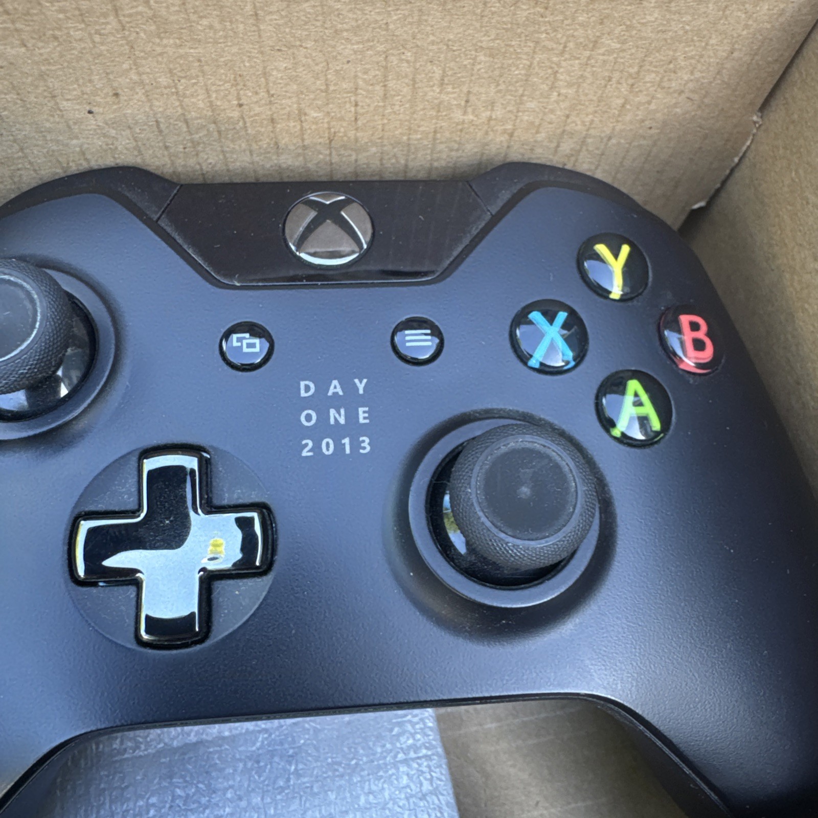 Microsoft Xbox One 1540 500GB Console – Black w/ Day One 2013 Controller