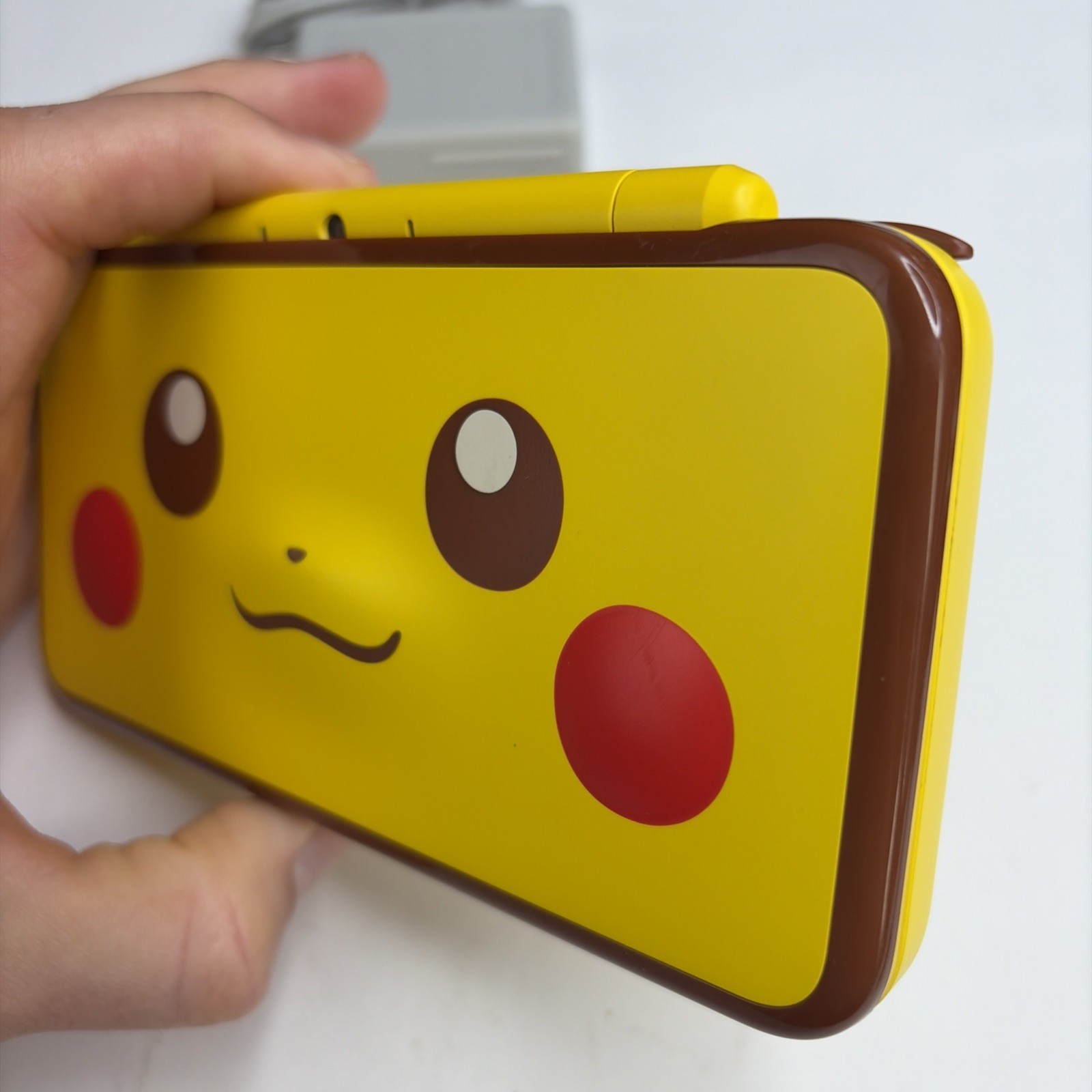 Nice! Nintendo New 2DS XL Pikachu Edition US Model W Charger Stylus