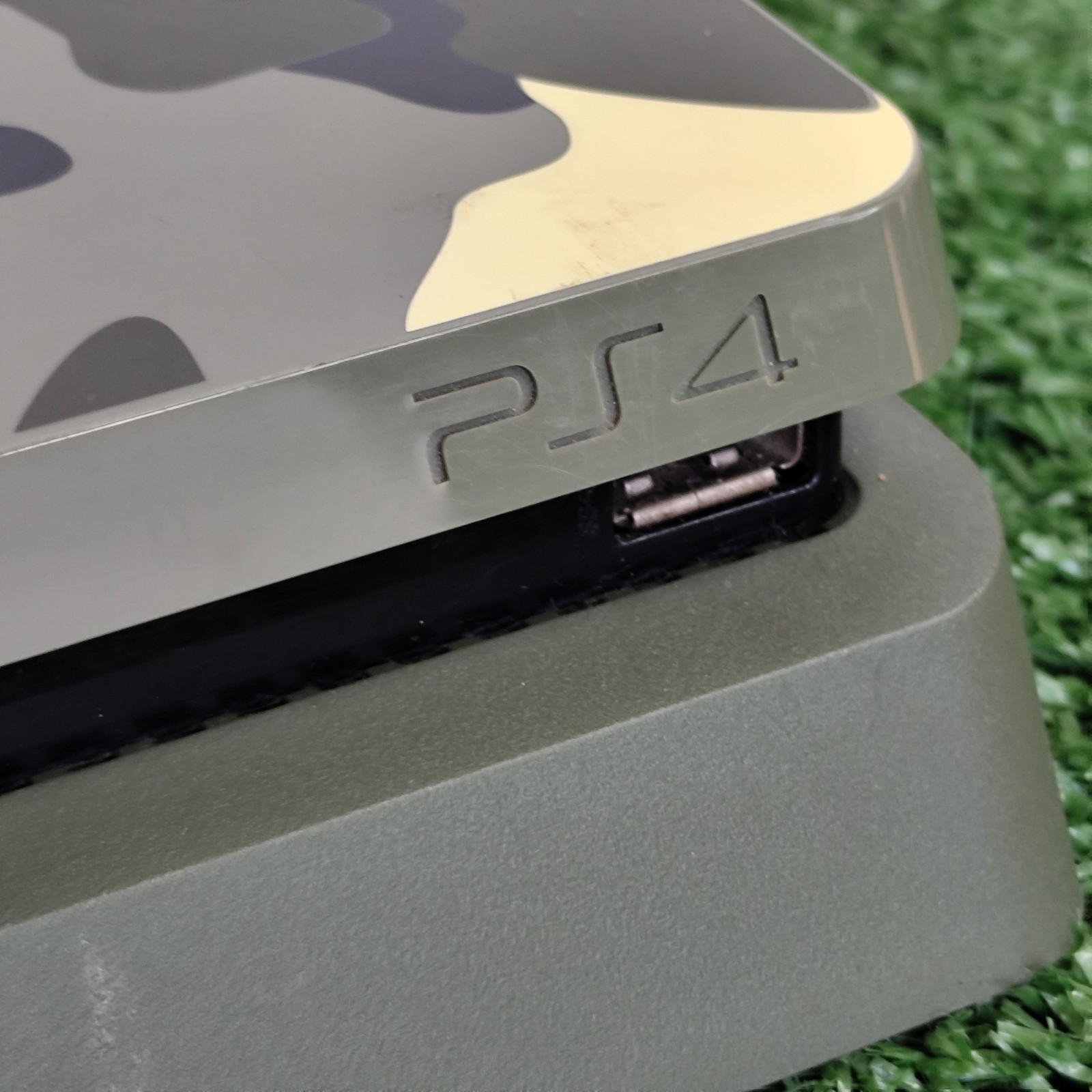 PlayStation 4 Limited Edition WWII 2 – Low FW 12.52 – Slim 1TB – Camouflage