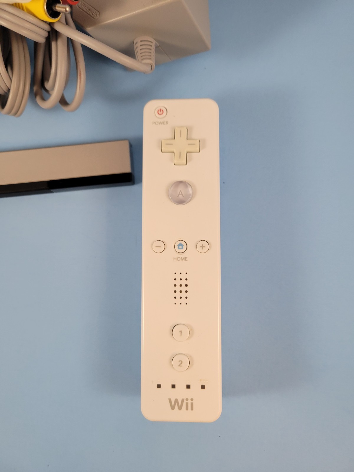 Nintendo Wii RVL-001 White Console Bundle with all Cords