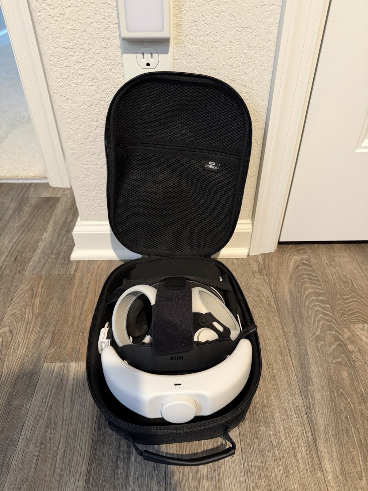 Meta Quest 2 (128GB) + Charging Dock + Carrying Case + Accessories