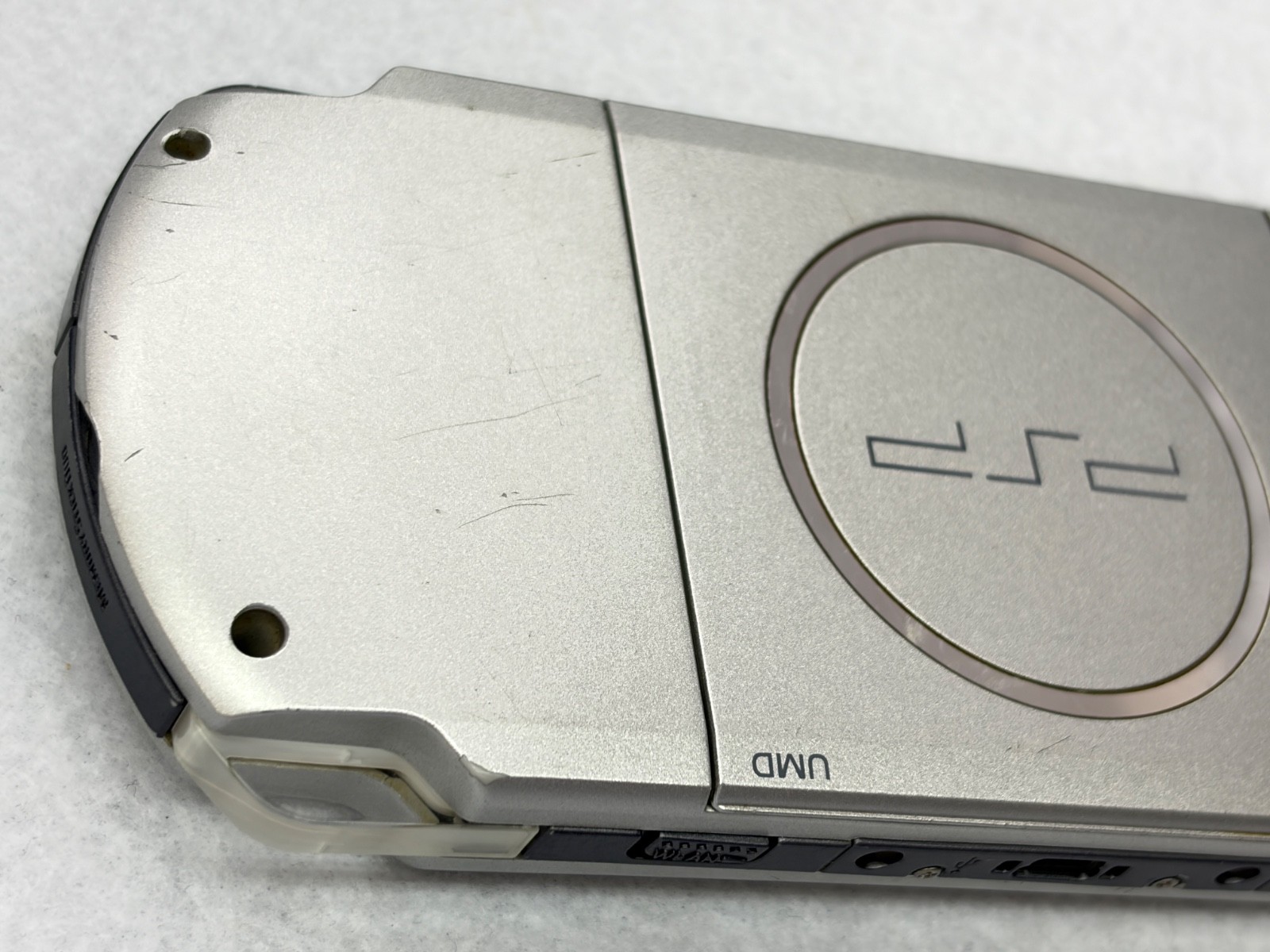 TESTED SONY PSP 3000 SILVER Console + Charger + battery + 3 game Region free 2GB
