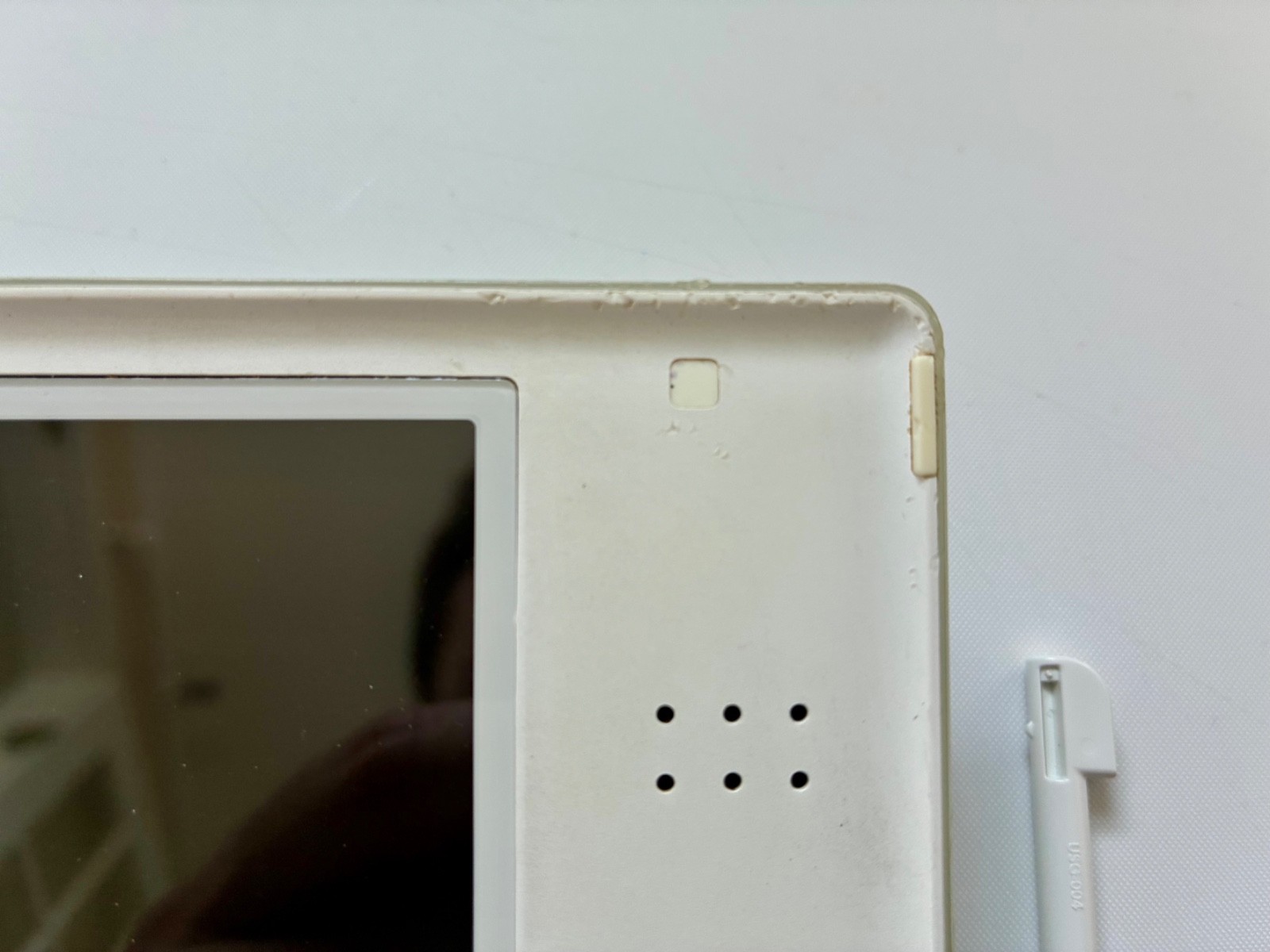 Nintendo DS Lite Handheld Console – White – Tested, Works – Cracks/Discoloration