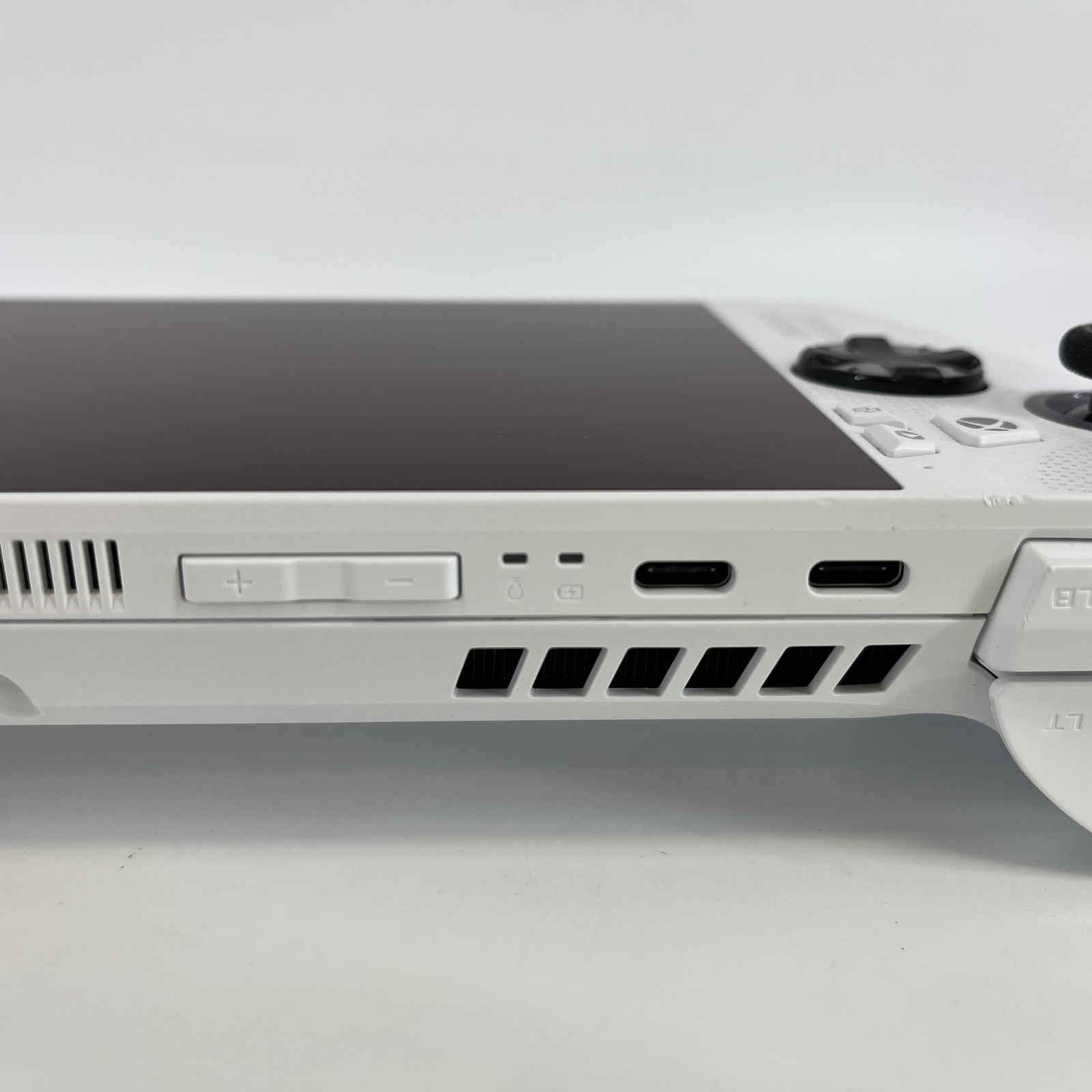 Asus ROG Xbox Ally Handheld Console White 512GB w/ Charger – Excellent