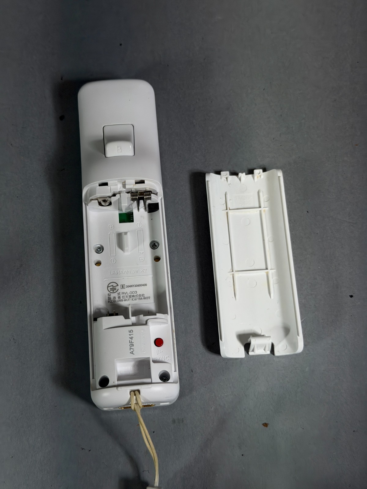 White Nintendo Wii RVL-001 512MB Console Bundle w/ 1 Controller – Tested & Reset