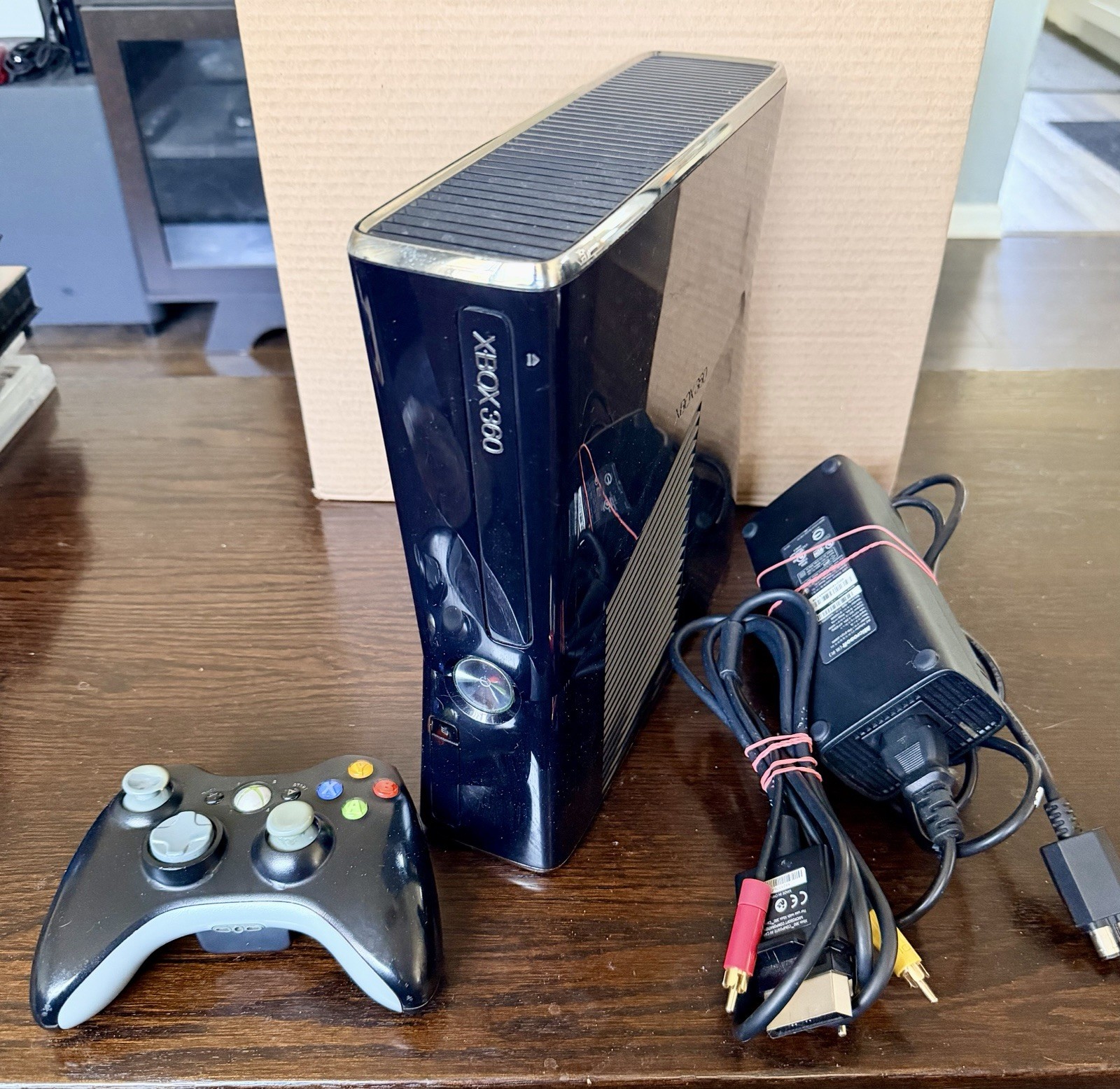 Xbox 360 250 GB Black Console Bundle (Tested) READ DESCRIPTION!