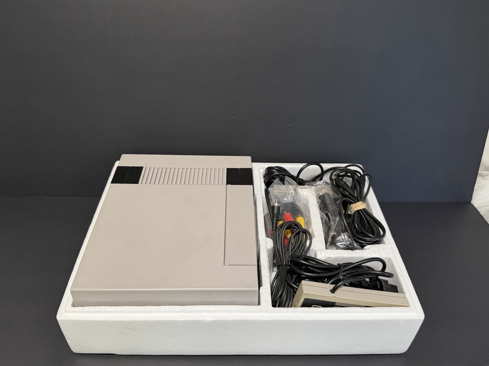 Nintendo Entertainment System NES Control Deck Console W/Box/Manual