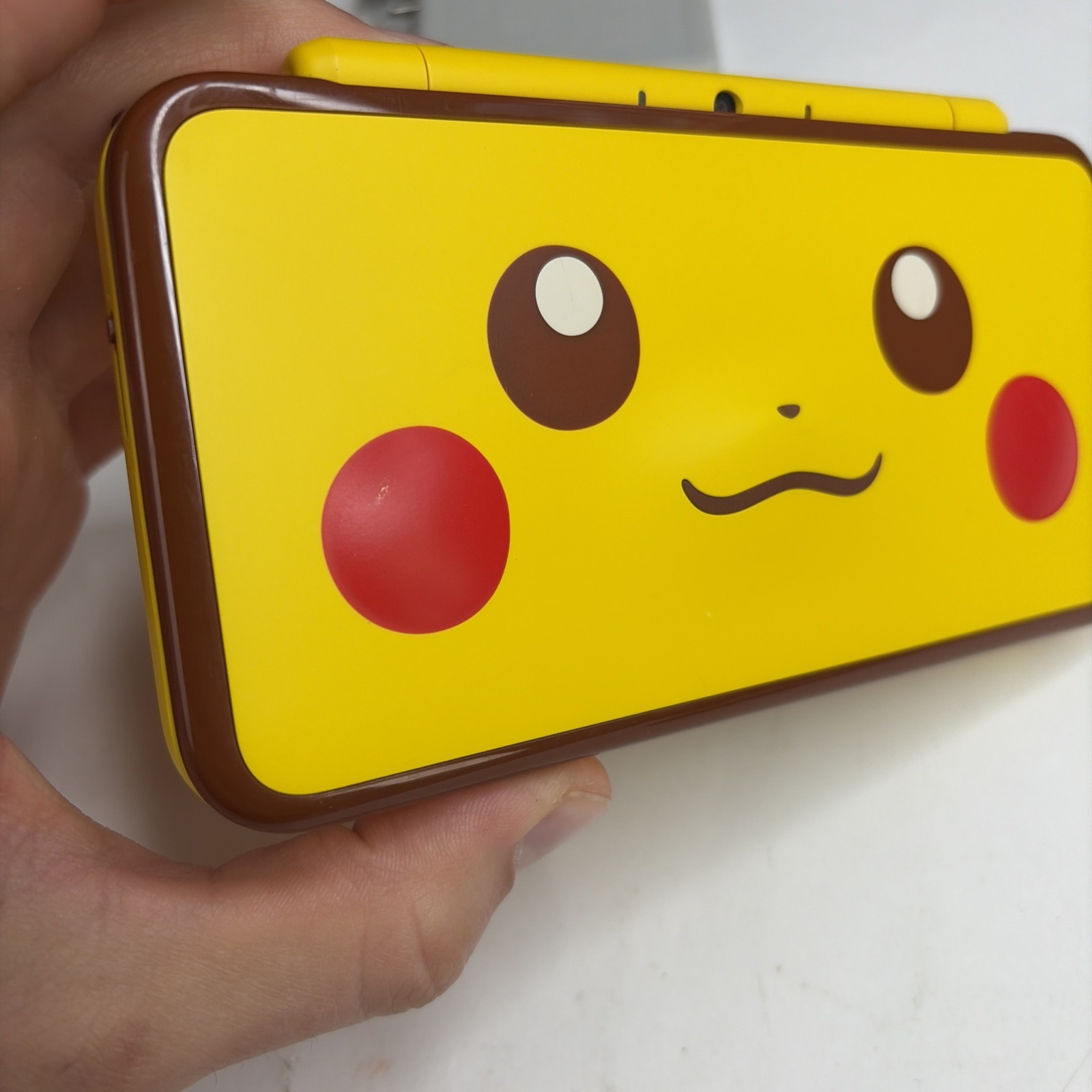 Nice! Nintendo New 2DS XL Pikachu Edition US Model W Charger Stylus