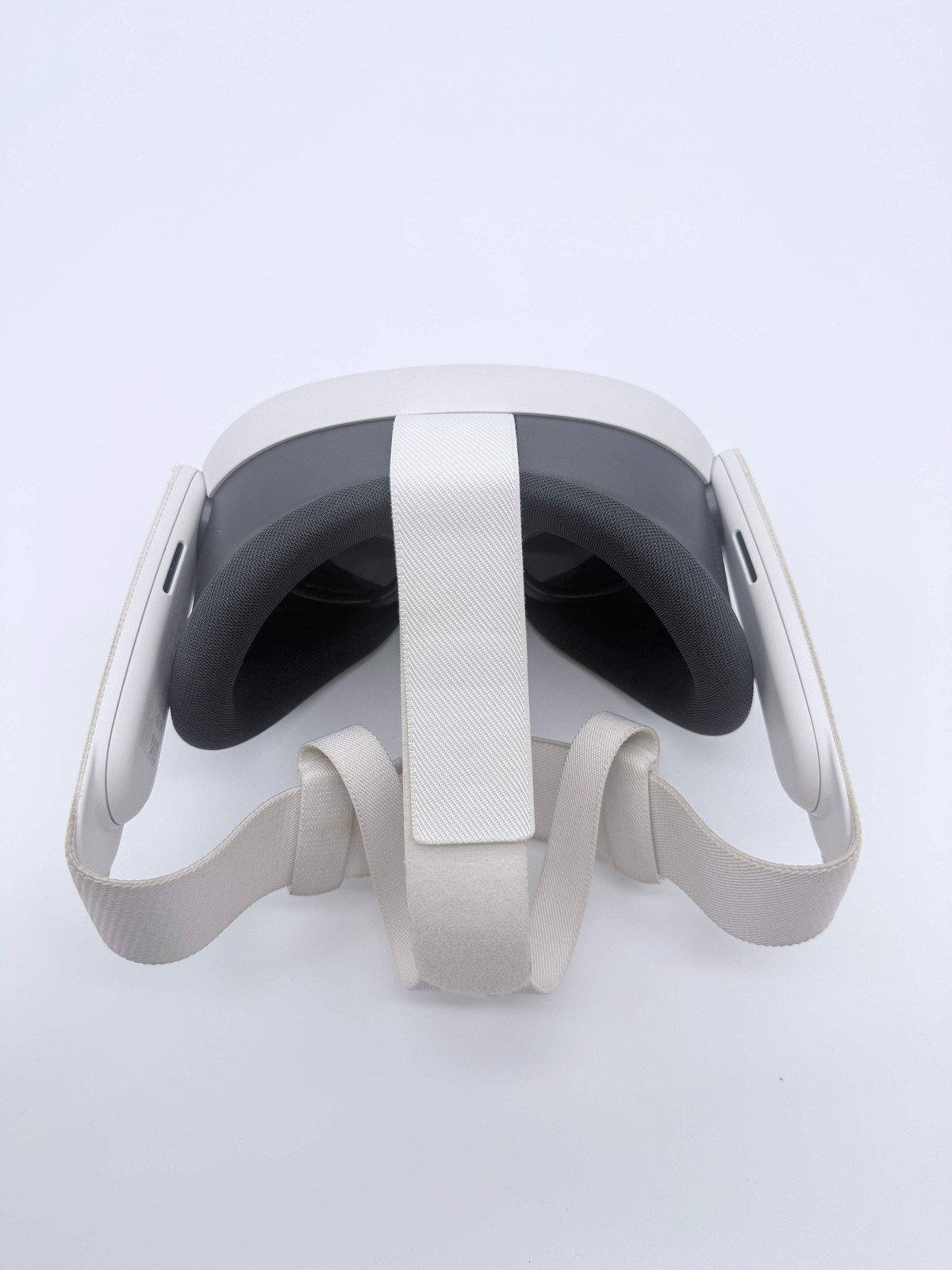 Meta Oculus Quest 3 S3A 512GB White VR Headset 2 Controllers