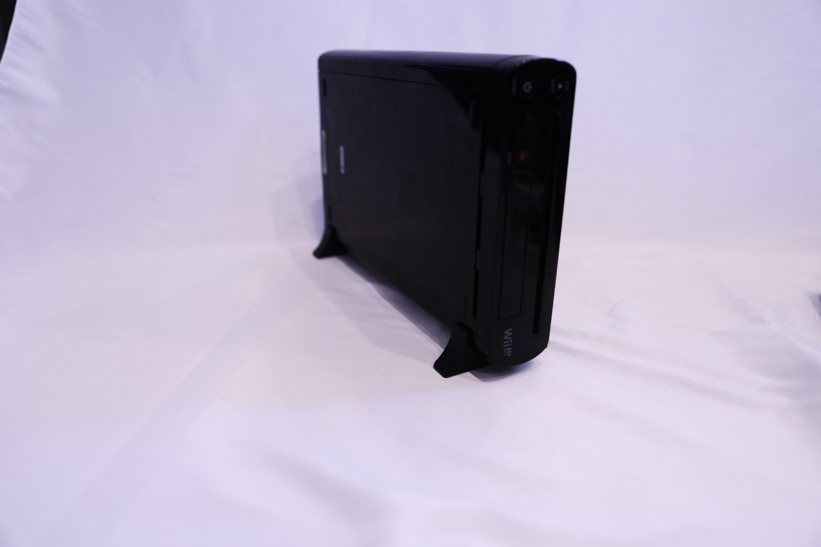 Nintendo Wii U 32GB Console Bundle w/GamePad, Pro Controller, Dock & Case