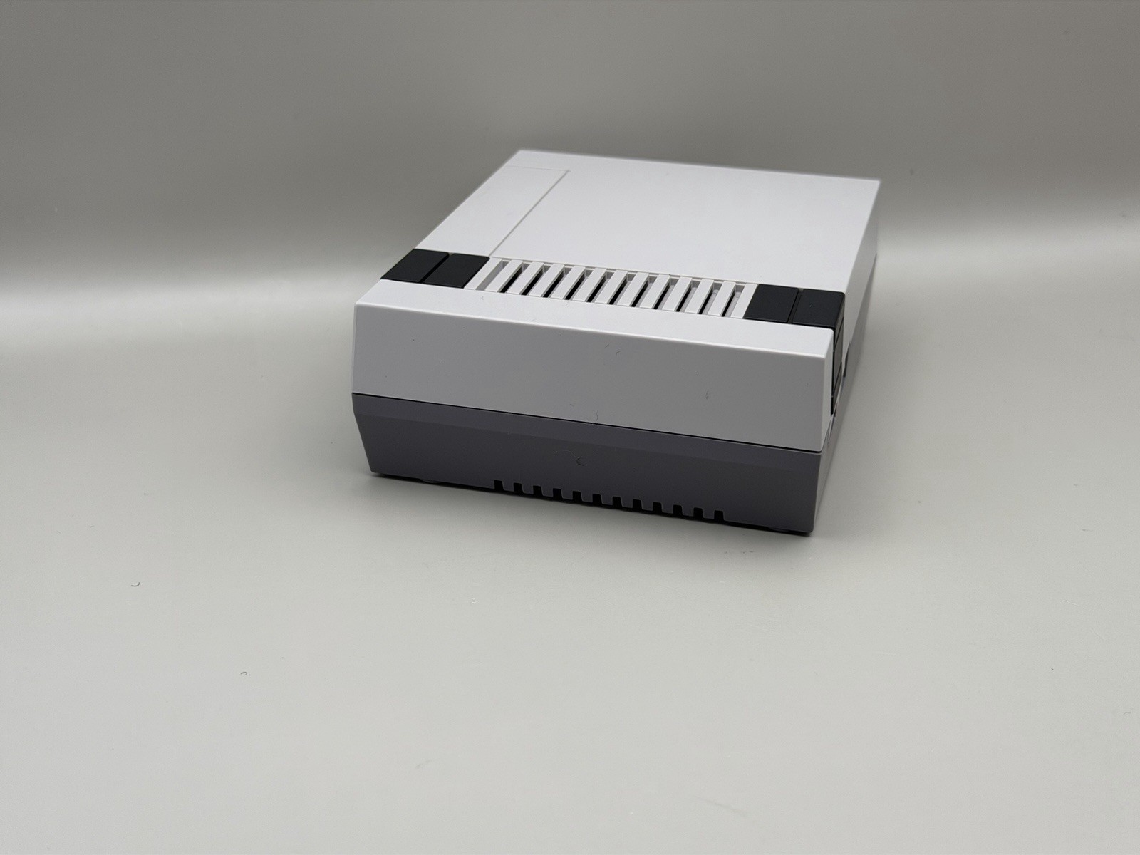 Nintendo NES Classic Mini w/2 Controllers & Travel Case – Tested