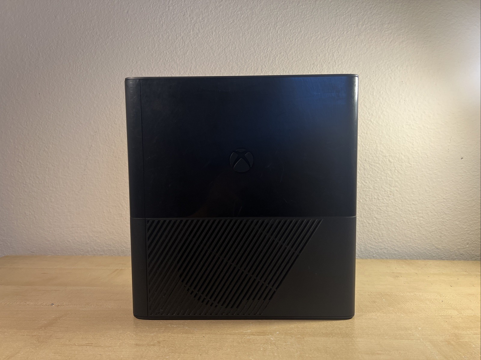 Xbox 360 E 4GB Black With One Wired And Wireless Controller And Charpad