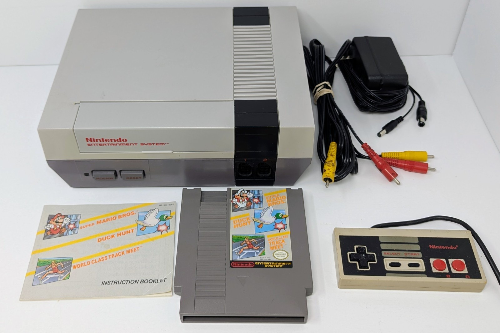 Nintendo NES Console Bundle w Super Mario/Duck Hunt/Track Meet- Read Description