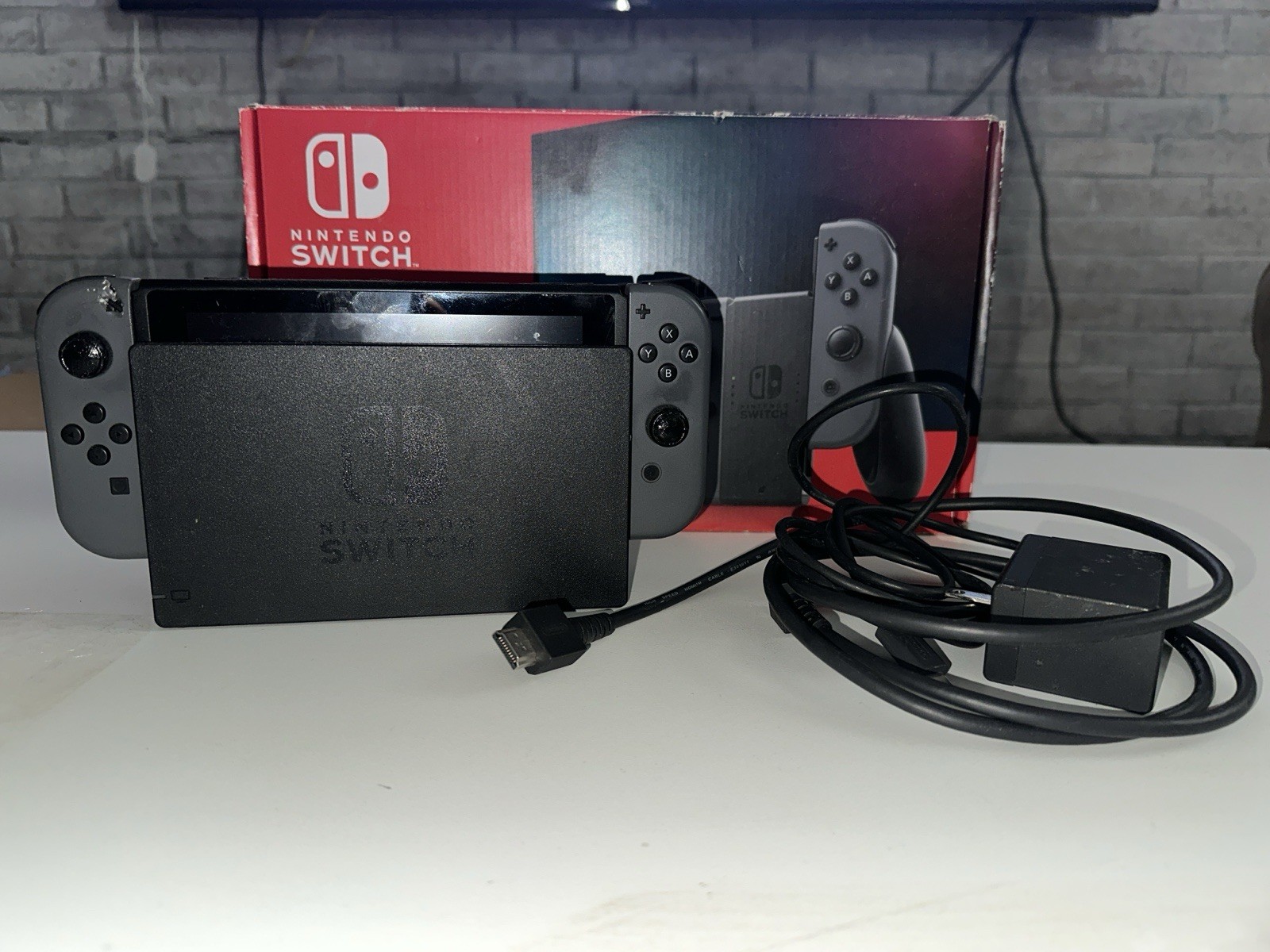 Nintendo Switch 1st Gen Console with Gray Joy‑Con – In Original Box Tested! 🔥🔥