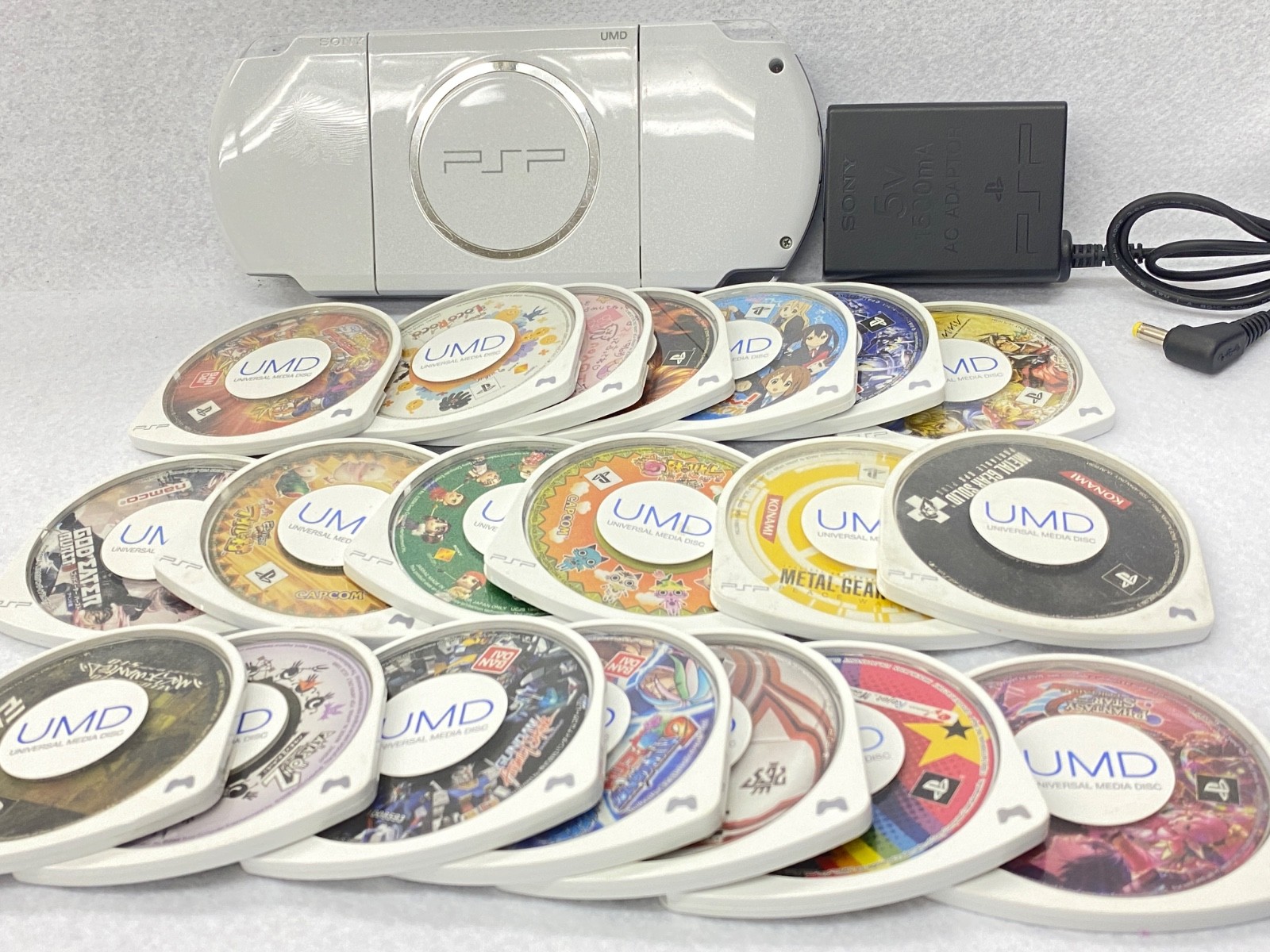 TESTED SONY PSP 3000 SILVER Console + Charger + battery + 3 game Region free 4GB
