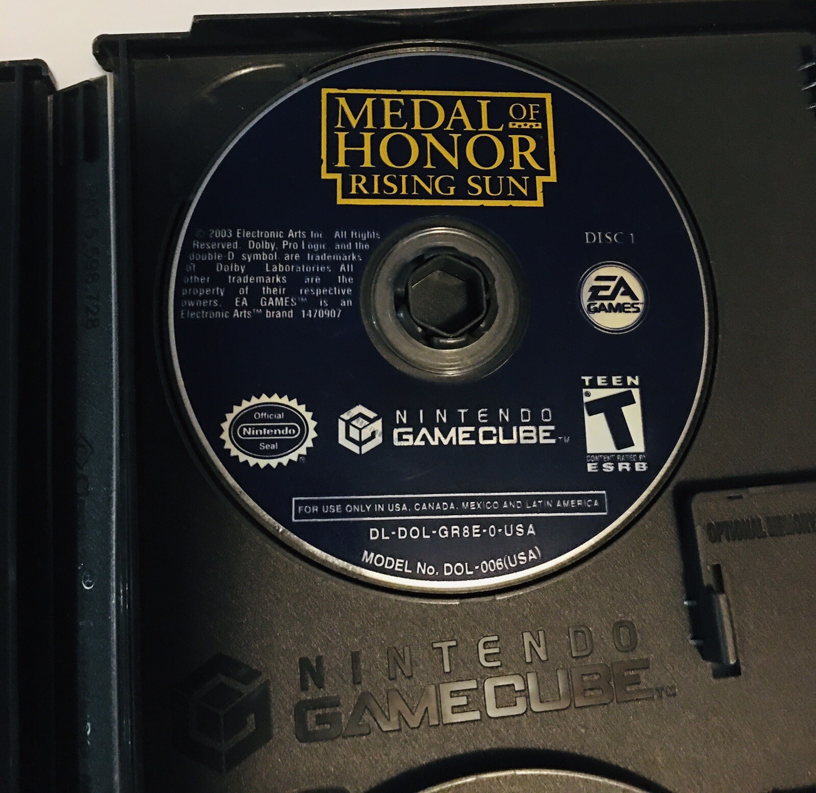Gamecube w/ Old Skool Controller *Includes Medal Of Honor Rising Sun Disc 1 Only