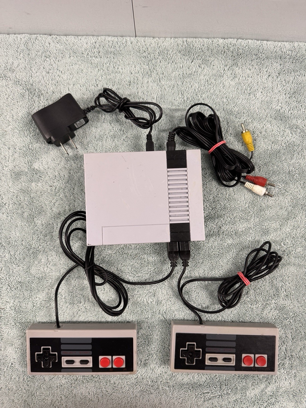 8-Bit Retro Entertainment System Console – 2 Controllers – Tested