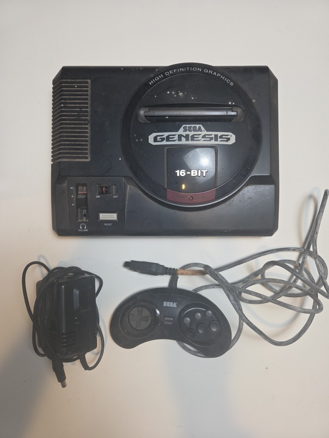Original SEGA GENESIS 16 Bit High Def Console MK-1601 Controller & Power Adapter