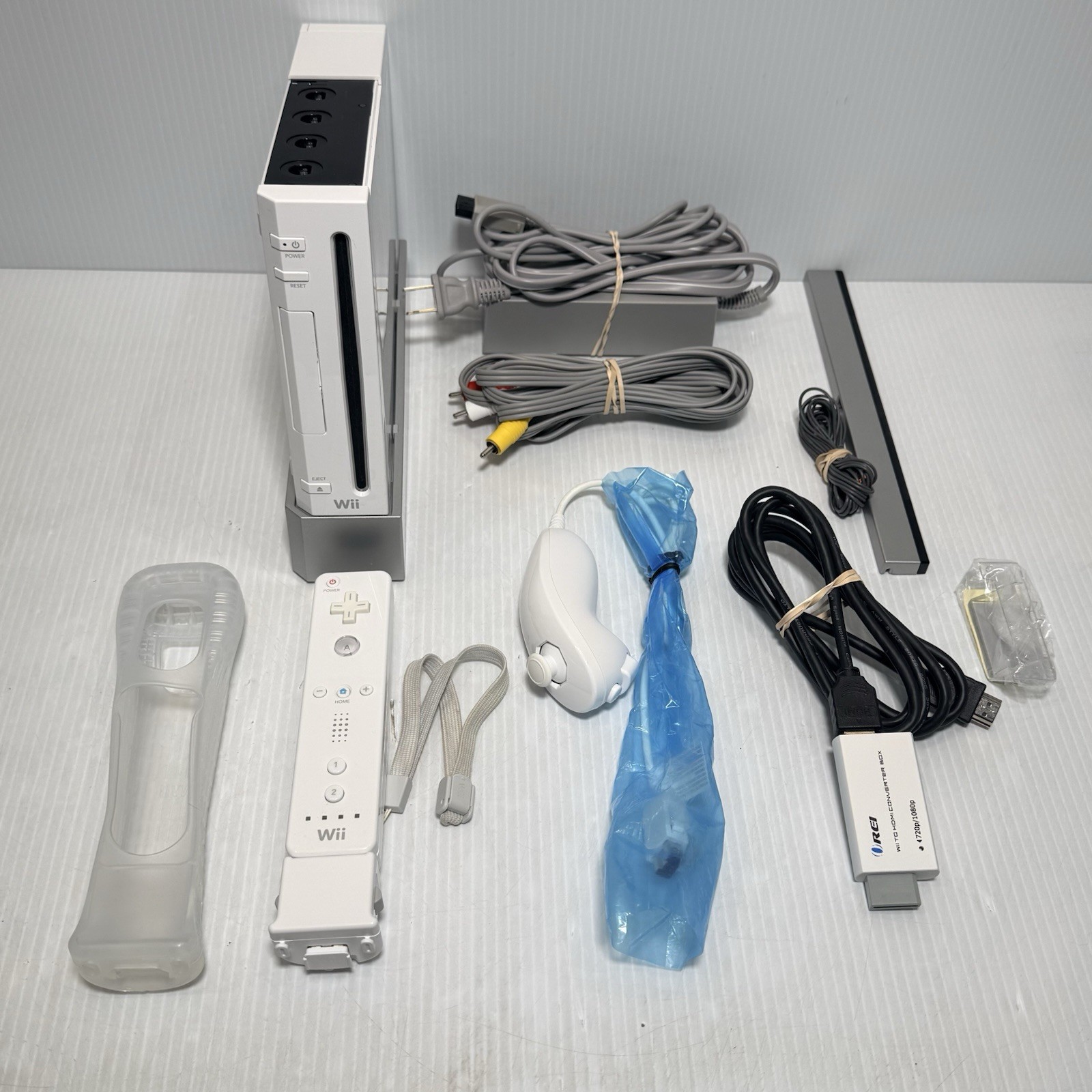 Nintendo Wii Game Console RVL-001 Bundle USA Version TESTED WORKS