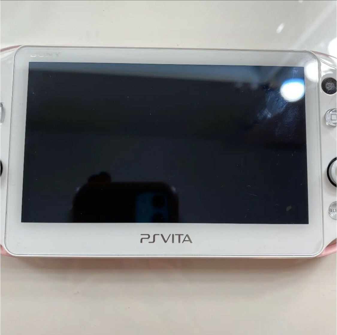 USED PlayStation (R) Vita Wi-Fi model Light pink / white PCH-2000