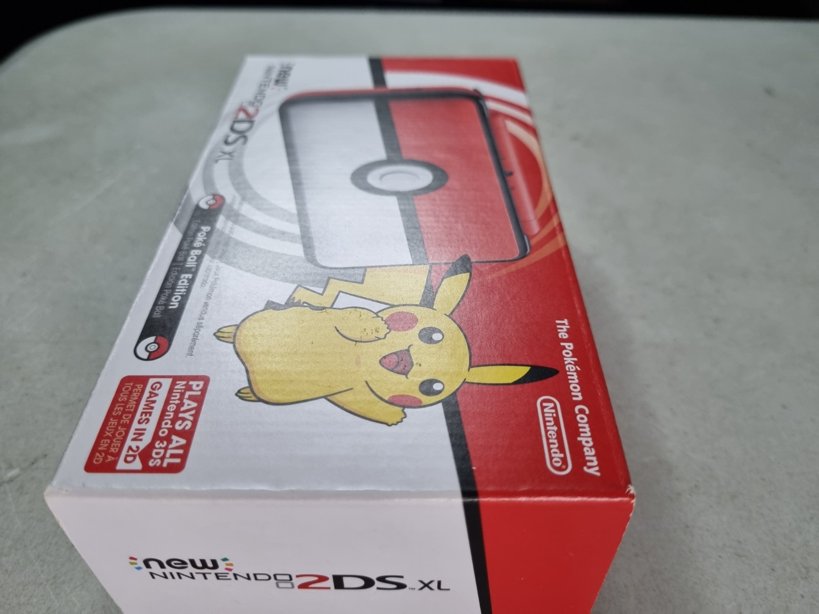 Brand New Nintendo 2DS XL Pokémon Poké Ball Edition