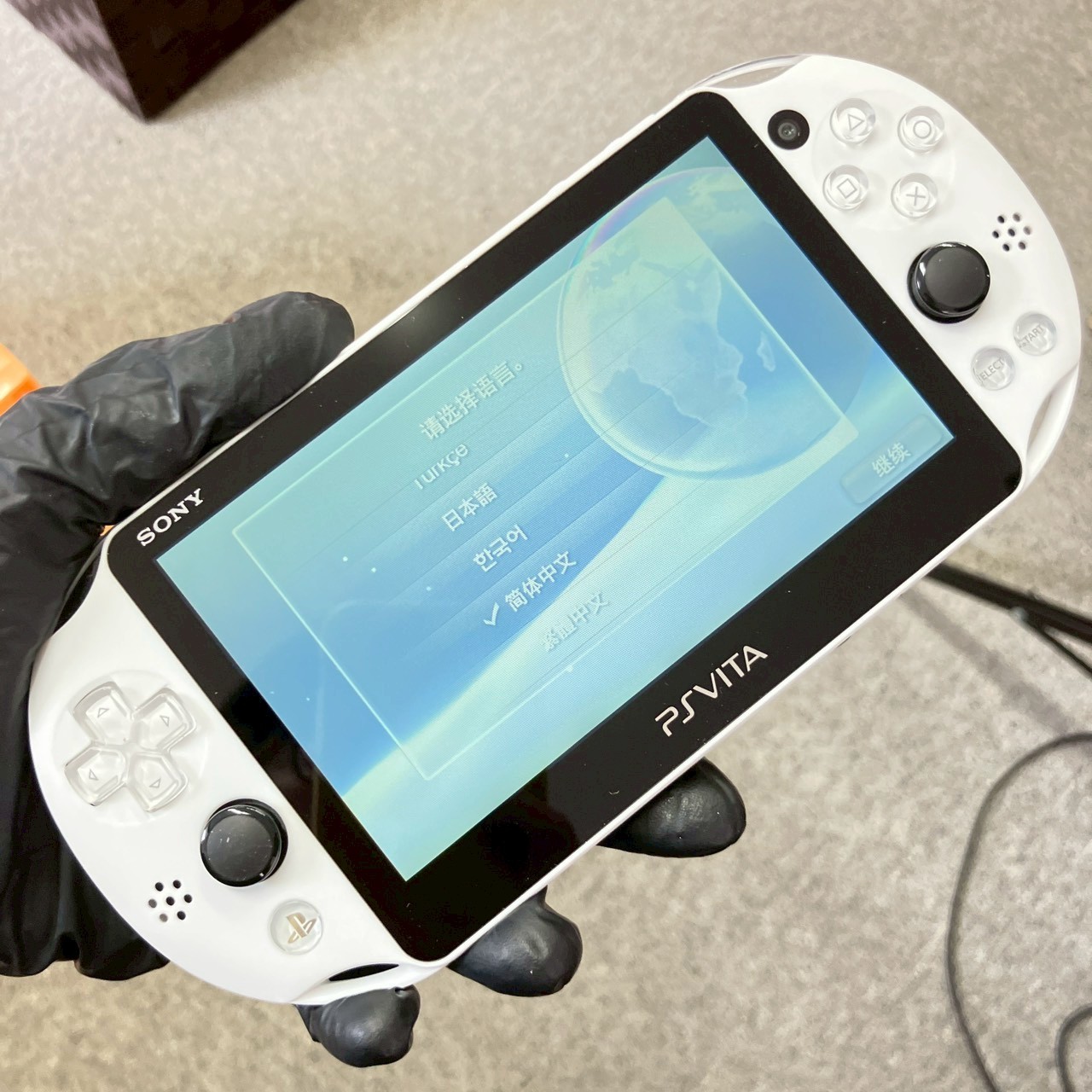 PS Vita PCH-2000 Glacier White Console S Rank Region Free Boxed 1Day Ship G