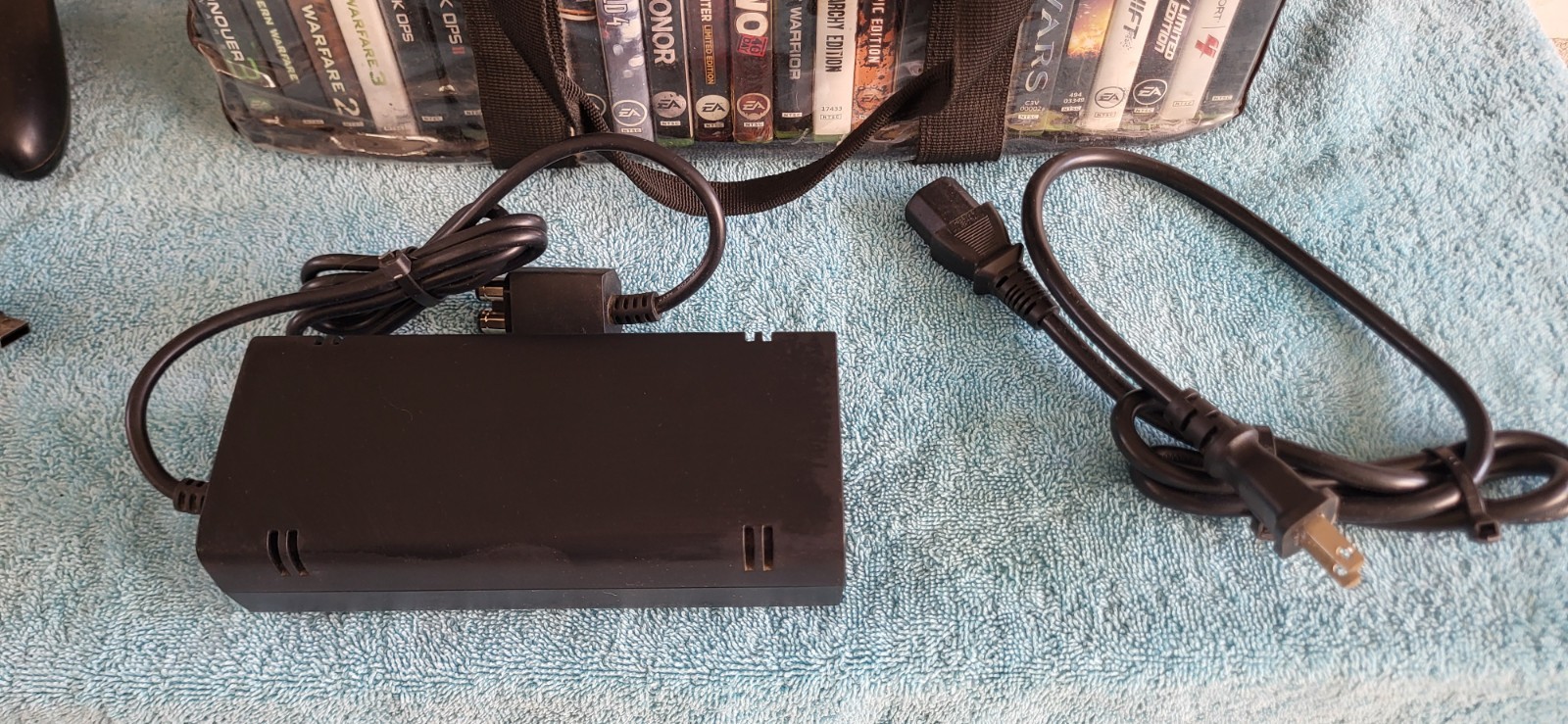 29 Xbox 360 Games w Case 2 Controllers and Cables