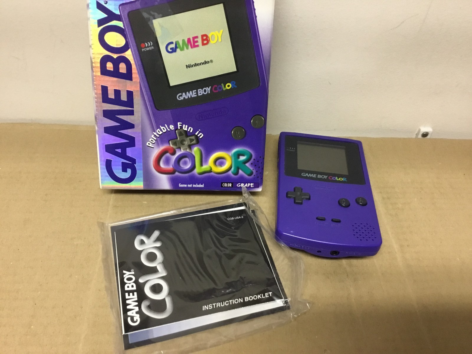 Used Nintendo Game Boy Color Hand Held Console Grape *Tested – Works* CIB
