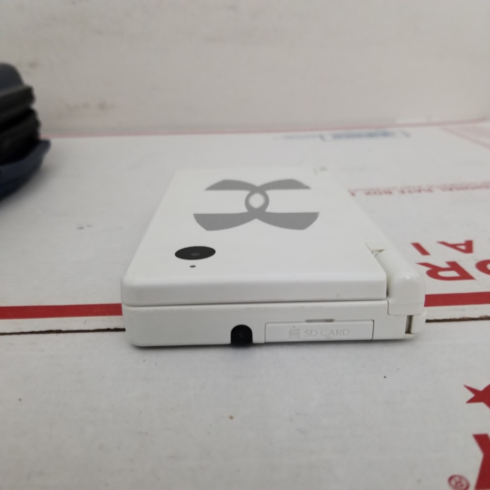 Nintendo DSi Console White Bundle with 8 Games Charger Case Tested Working Kids