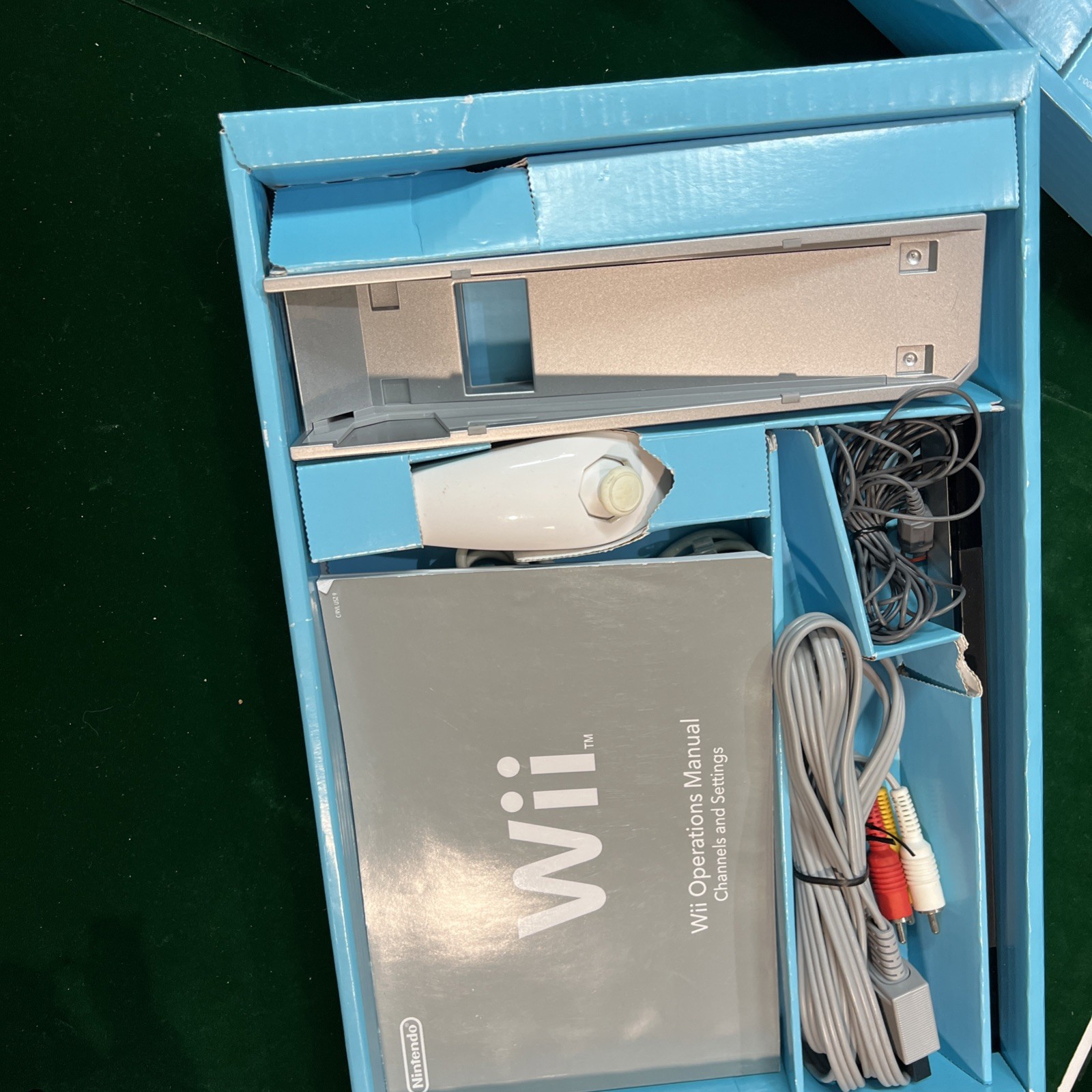 Nintendo Wii Sports Console (White) Wii System Bundle Open Box