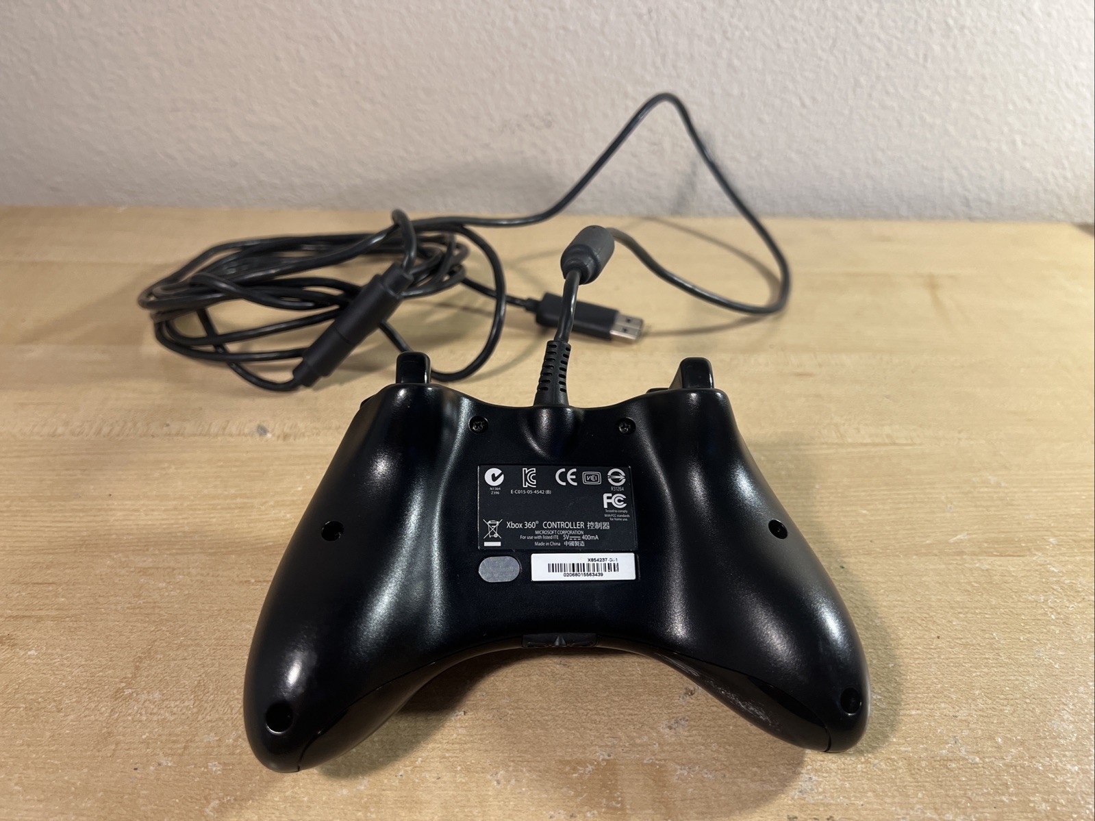 Xbox 360 E 4GB Black With One Wired And Wireless Controller And Charpad