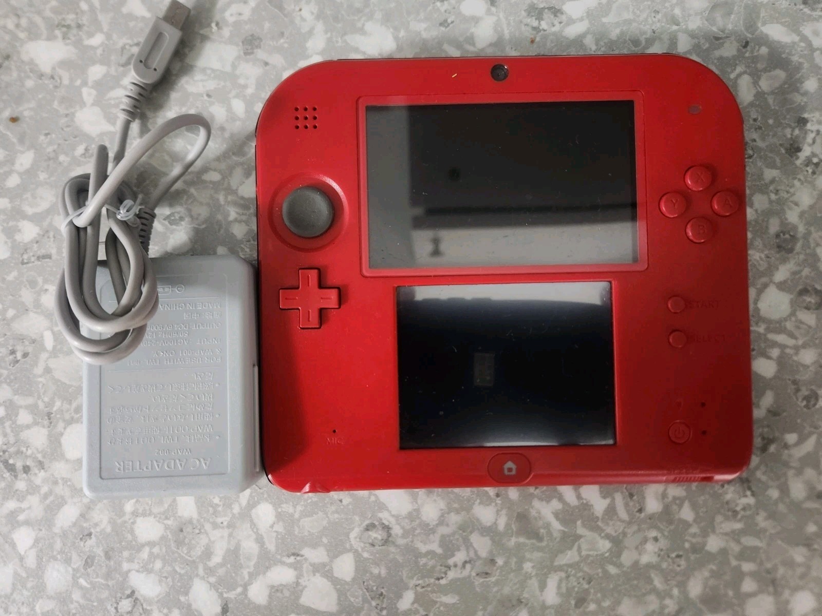 Nintendo 2DS Handheld System – Crimson Red Mario Kart