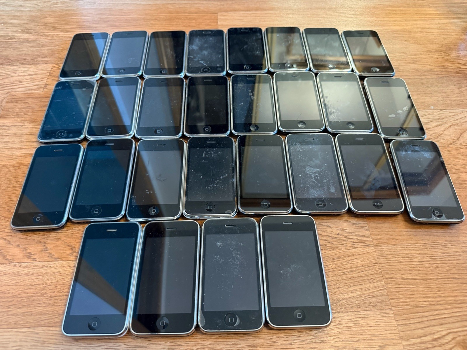 Lot of 28 Apple iPhone 3G/3GS 8GB 16GB 32GB For Parts Repair