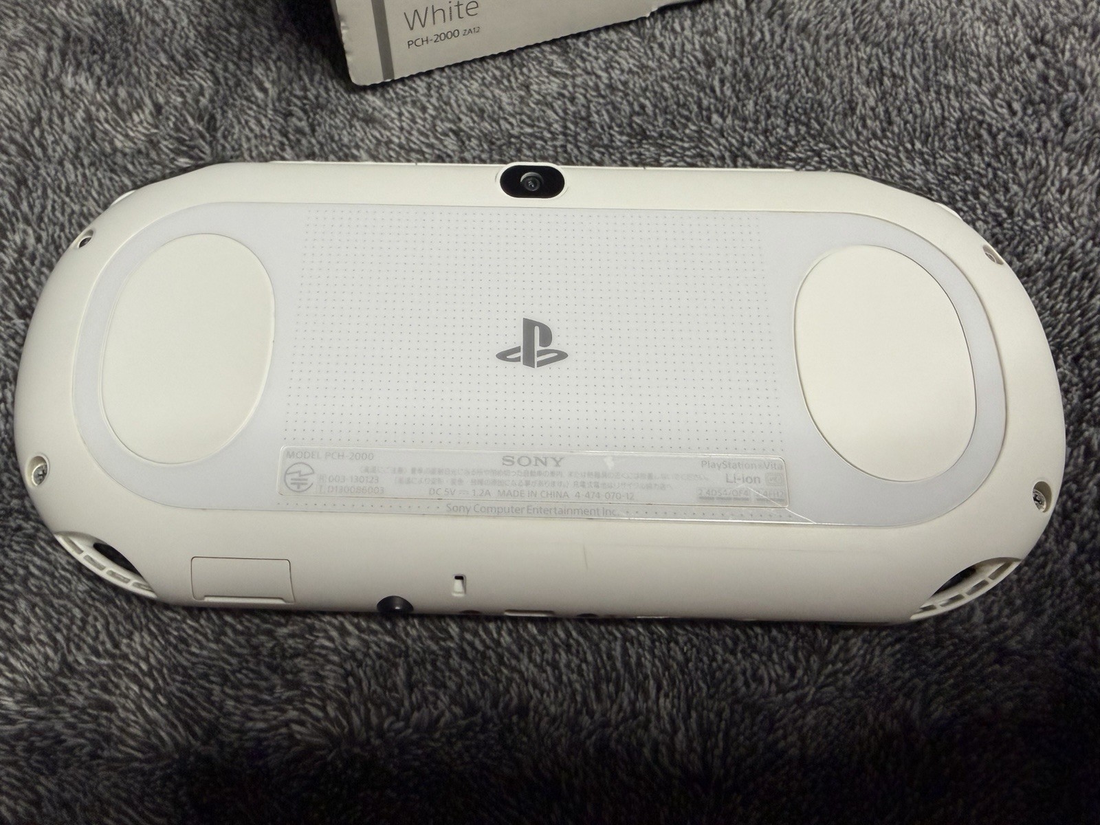 Sony PS Vita PCH-2000 ZA12 White Handheld System Wi-Fi 1GB NTSC-J CIB