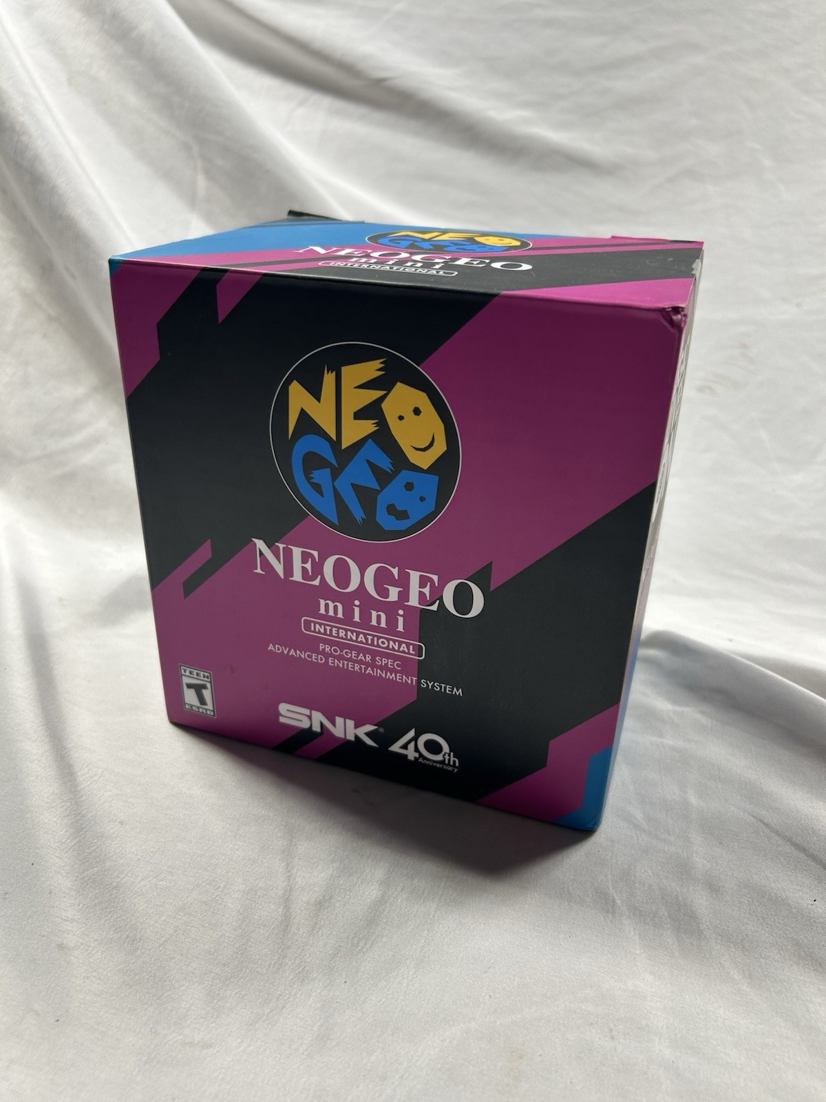 NEW Neo Geo Mini Console with 40 games – International Version – SNK