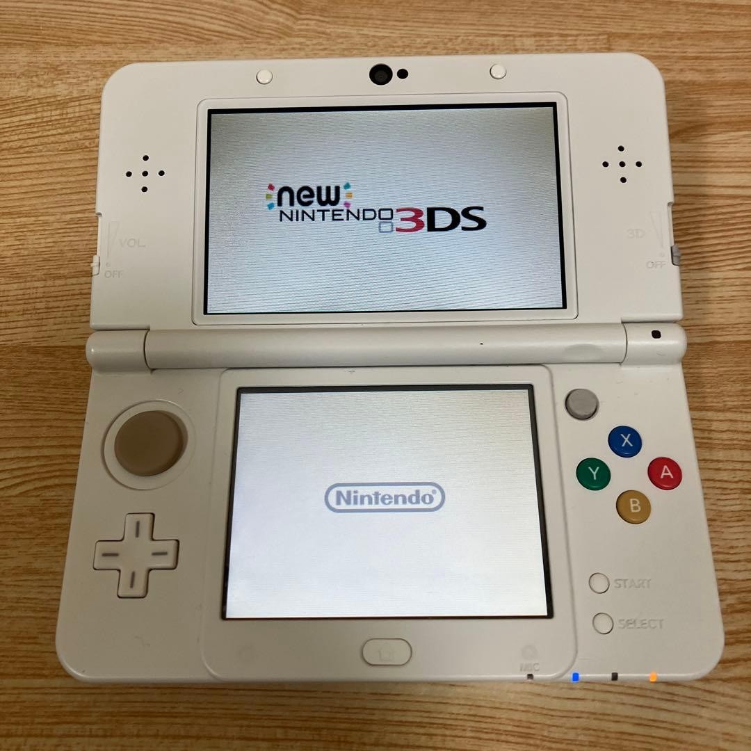 New Nintendo 3DS White Console w/ Kisekae Plate Mario Cover Plates AC Adapter
